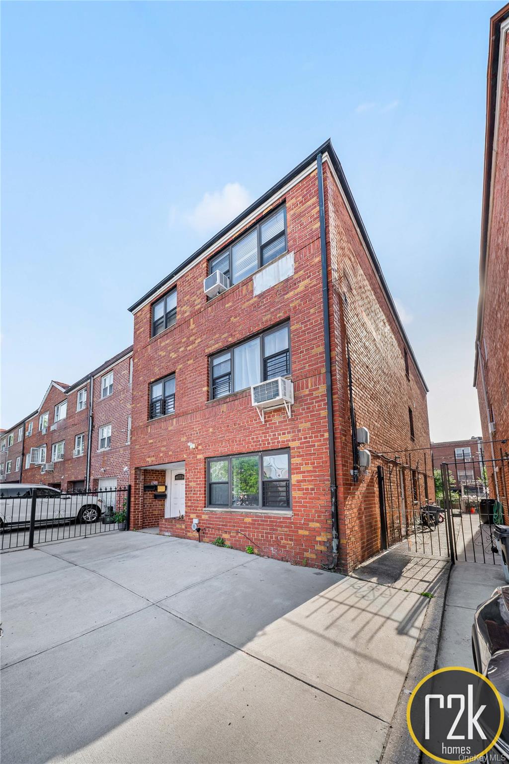 #3 photo, 32-24 75 Street, Jackson Heights , NY 11370