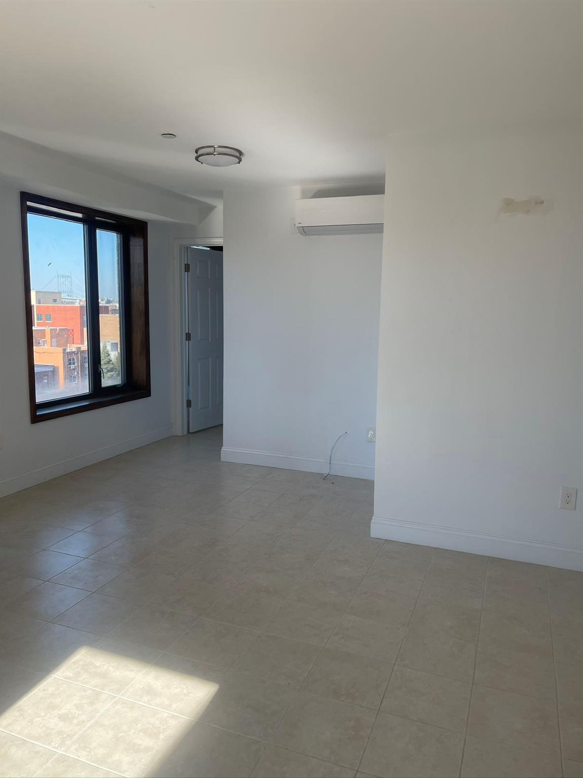 #10 photo, 3063 31st Street, クイーンズ区 Astoria , NY 11102