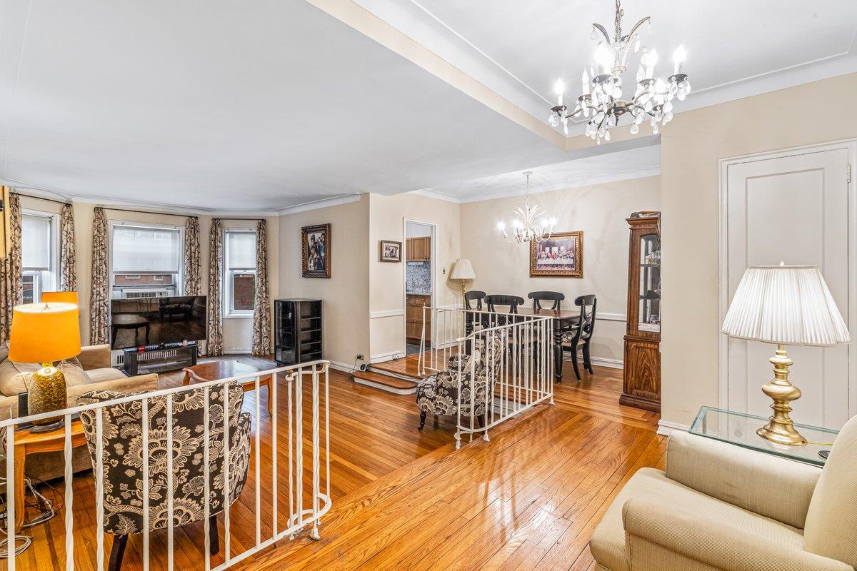 #8 photo, 76-36 113th Street, 皇后區 森林小丘 Forest Hills , NY 11375