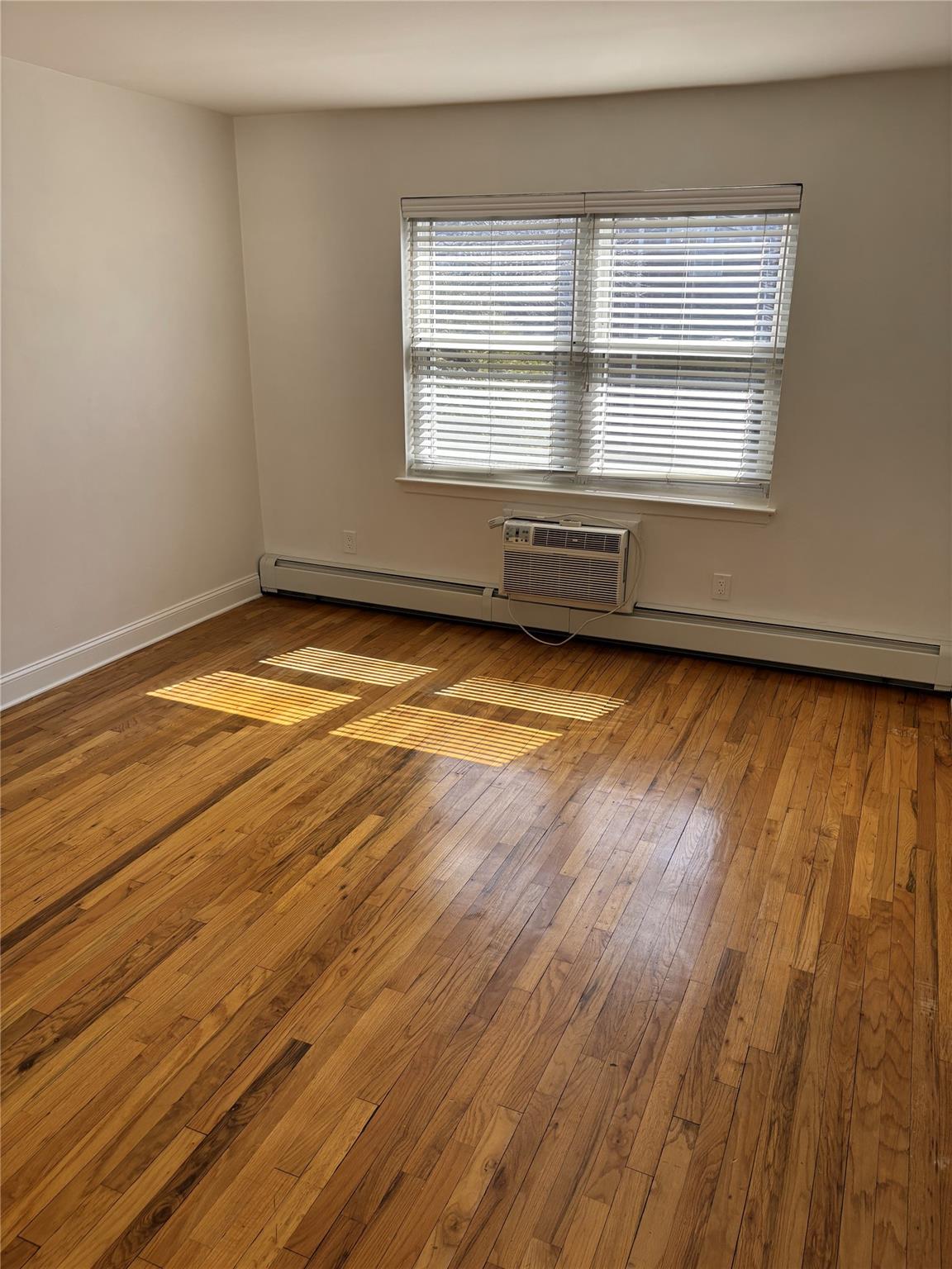 #11 photo, 210 Farber Drive, West Babylon , NY 11704