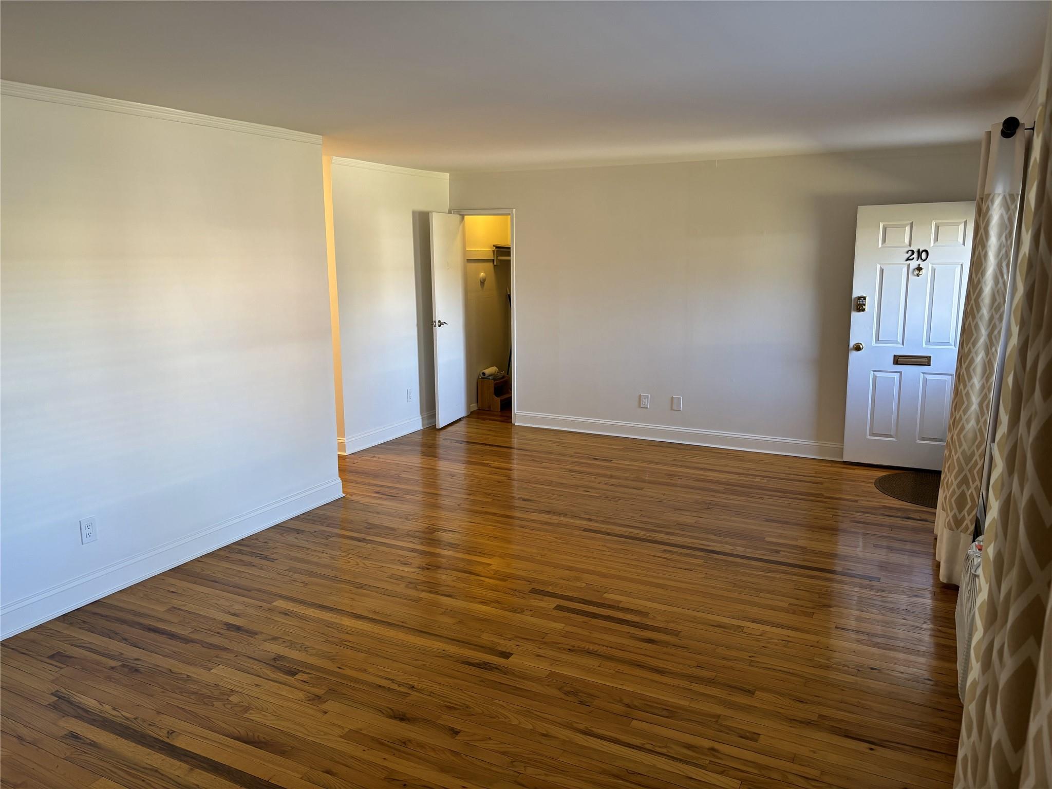 #6 photo, 210 Farber Drive, West Babylon , NY 11704