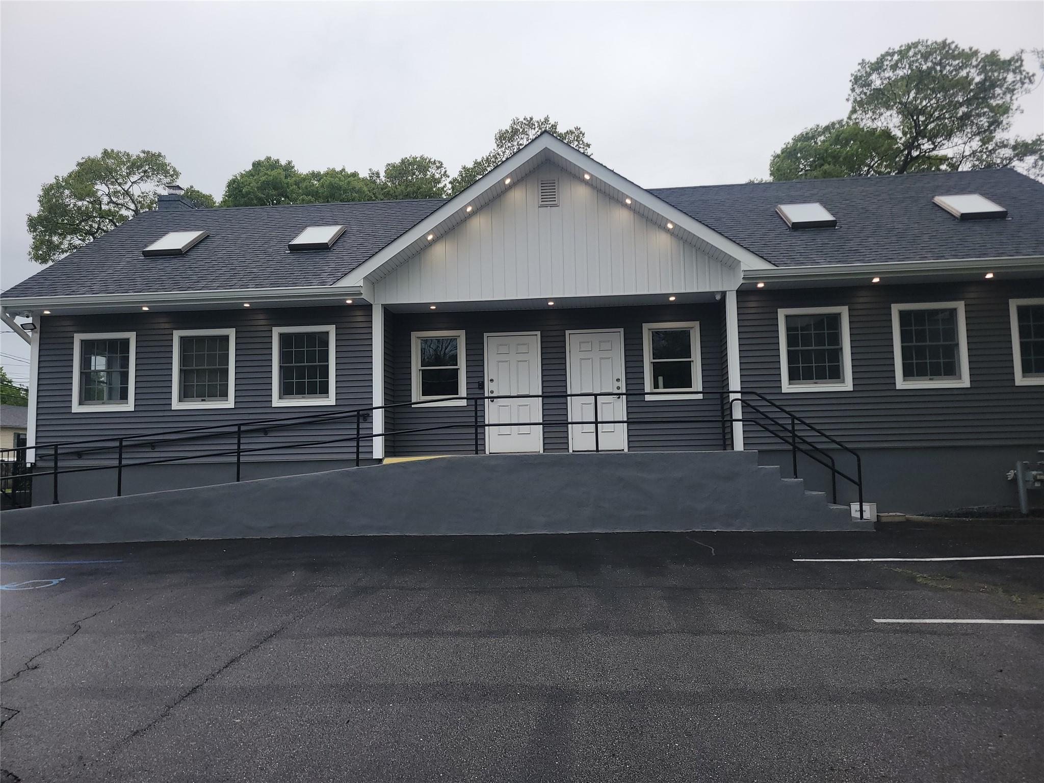 #3 photo, 360 Hawkins Avenue, サフォーク郡 Ronkonkoma , NY 11779