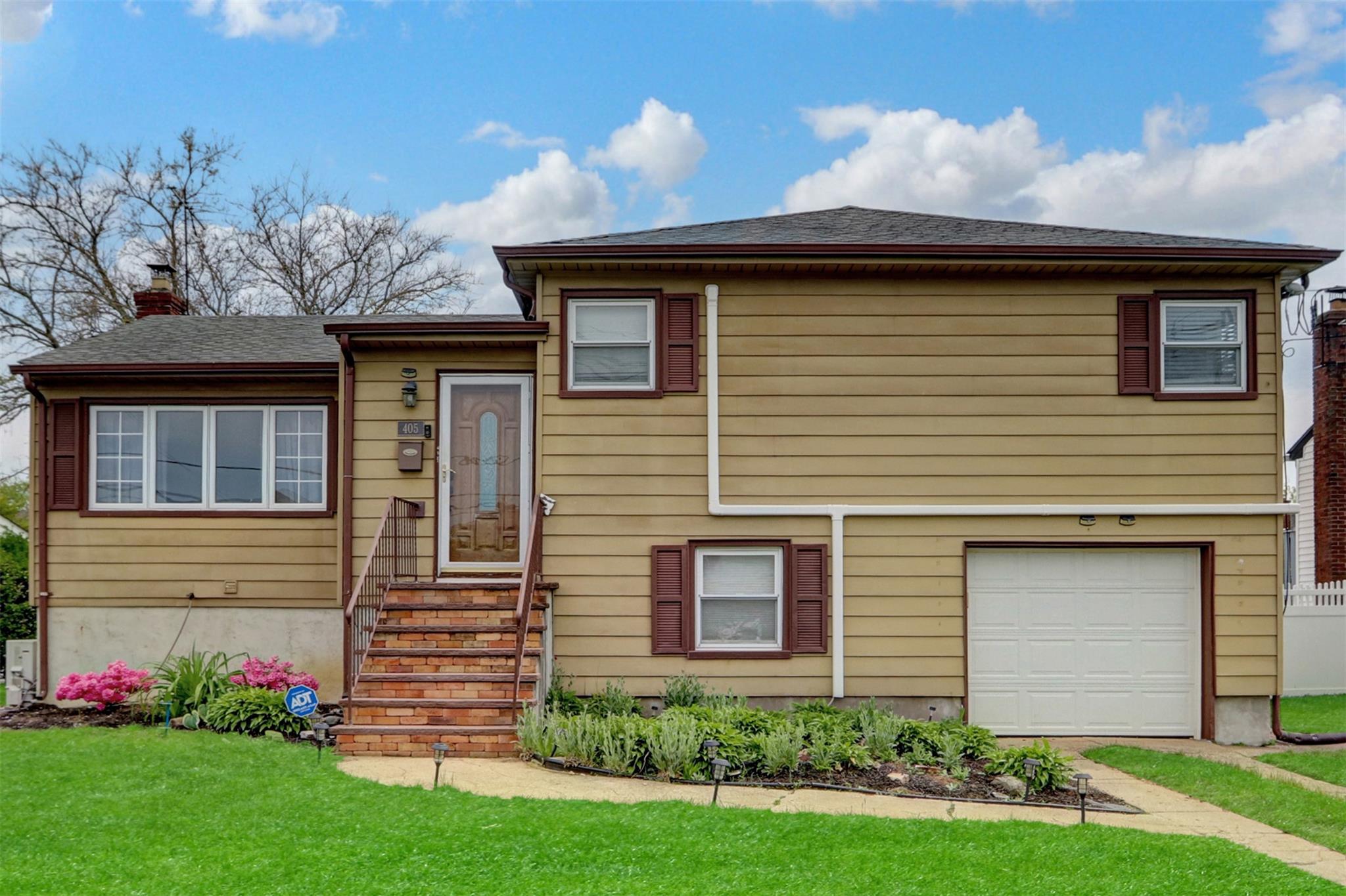 #1 photo, 405 Miller Avenue, Freeport , NY 11520
