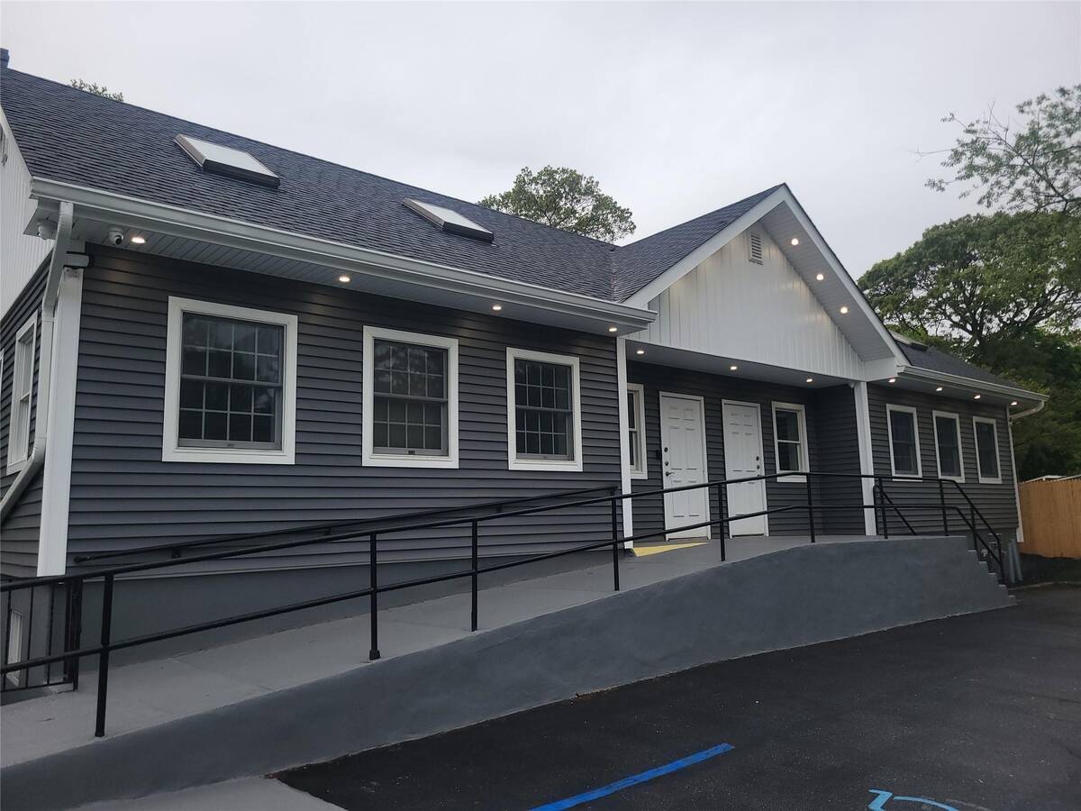 #1 photo, 360 Hawkins Avenue, サフォーク郡 Ronkonkoma , NY 11779