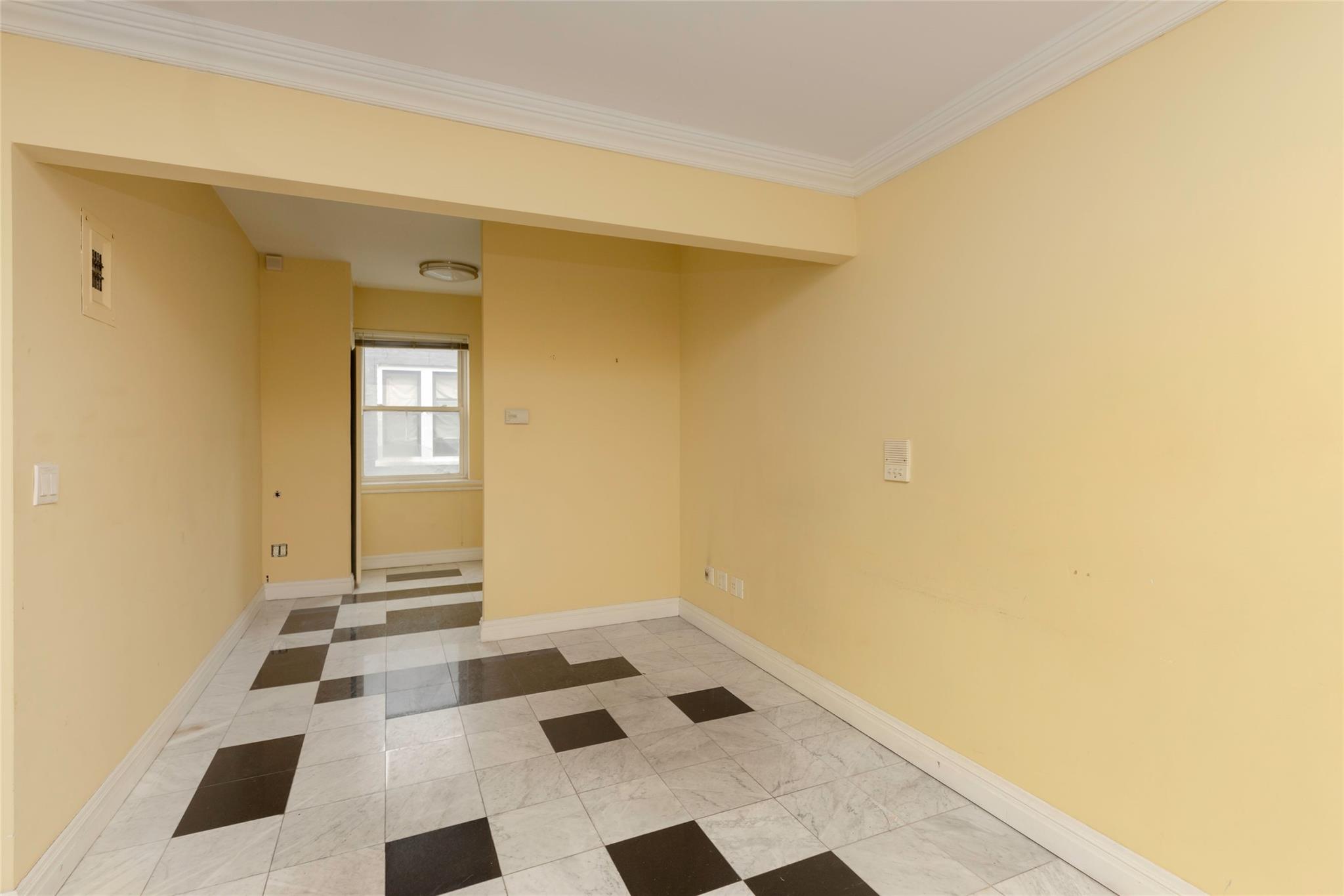 #8 photo, 3651 E Tremont Avenue, ブロンクス区 Bronx , NY 10465