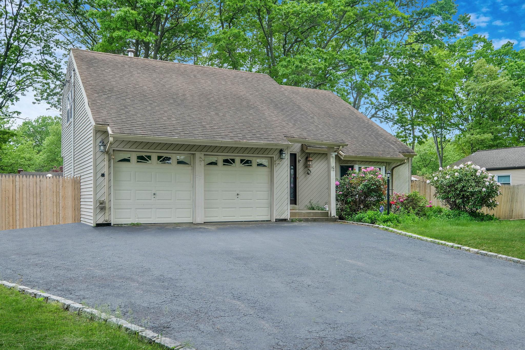 #2 photo, 12 Grand Canyon Lane, Coram , NY 11727