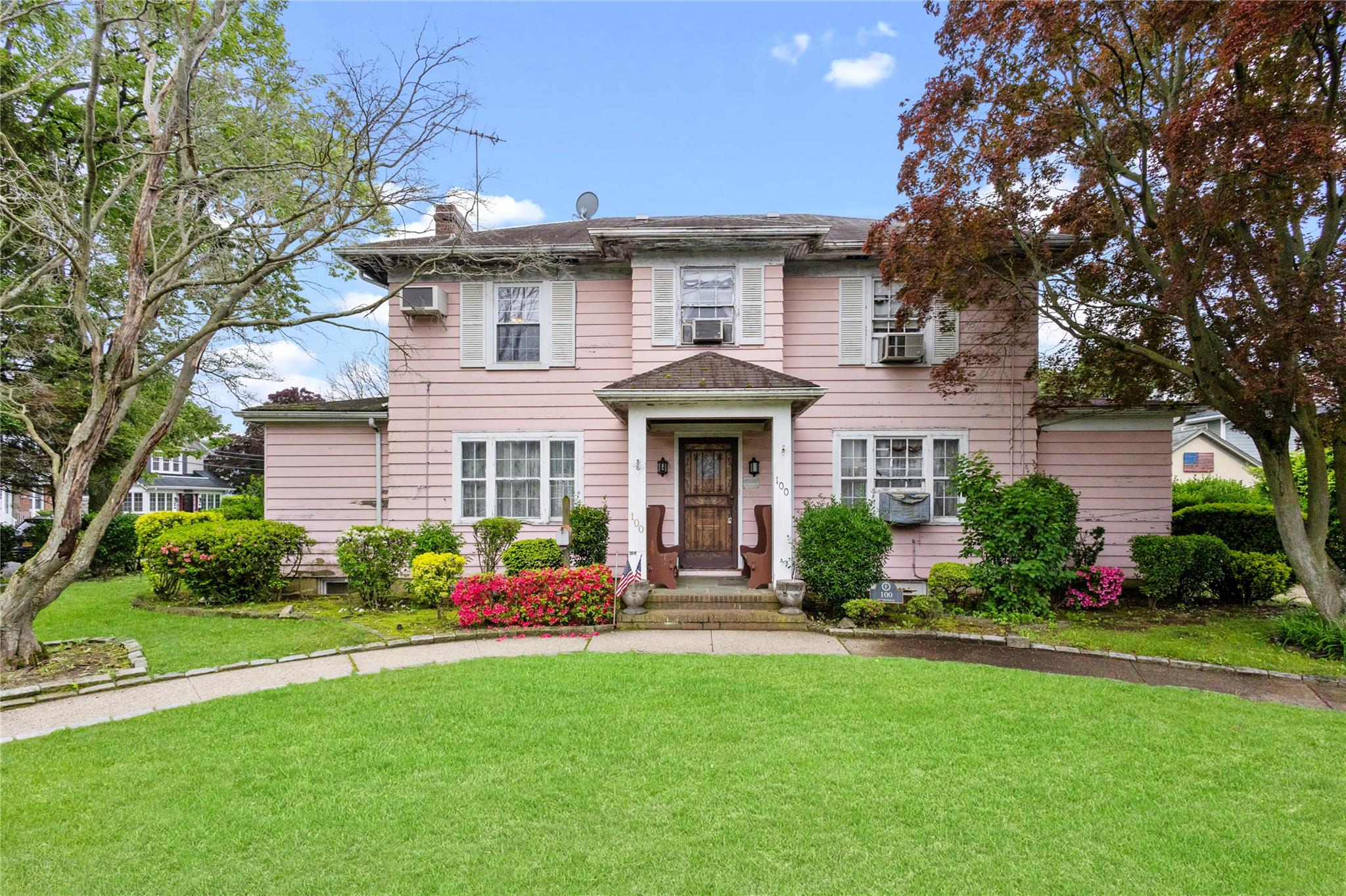 #1 photo, 100 Magnolia Avenue, Floral Park , NY 11001