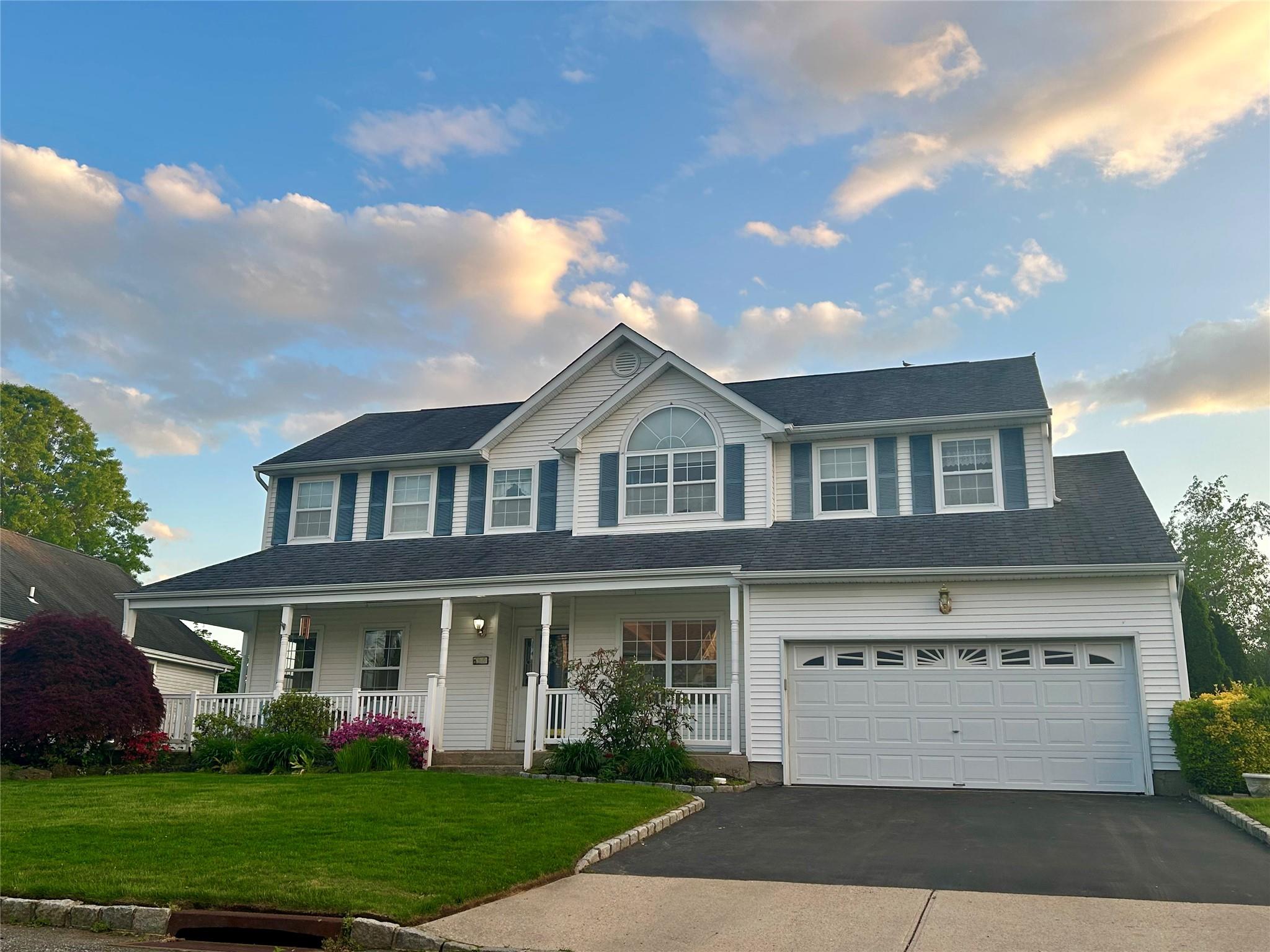 #1 photo, 25 Willowbend Lane, Holtsville , NY 11742