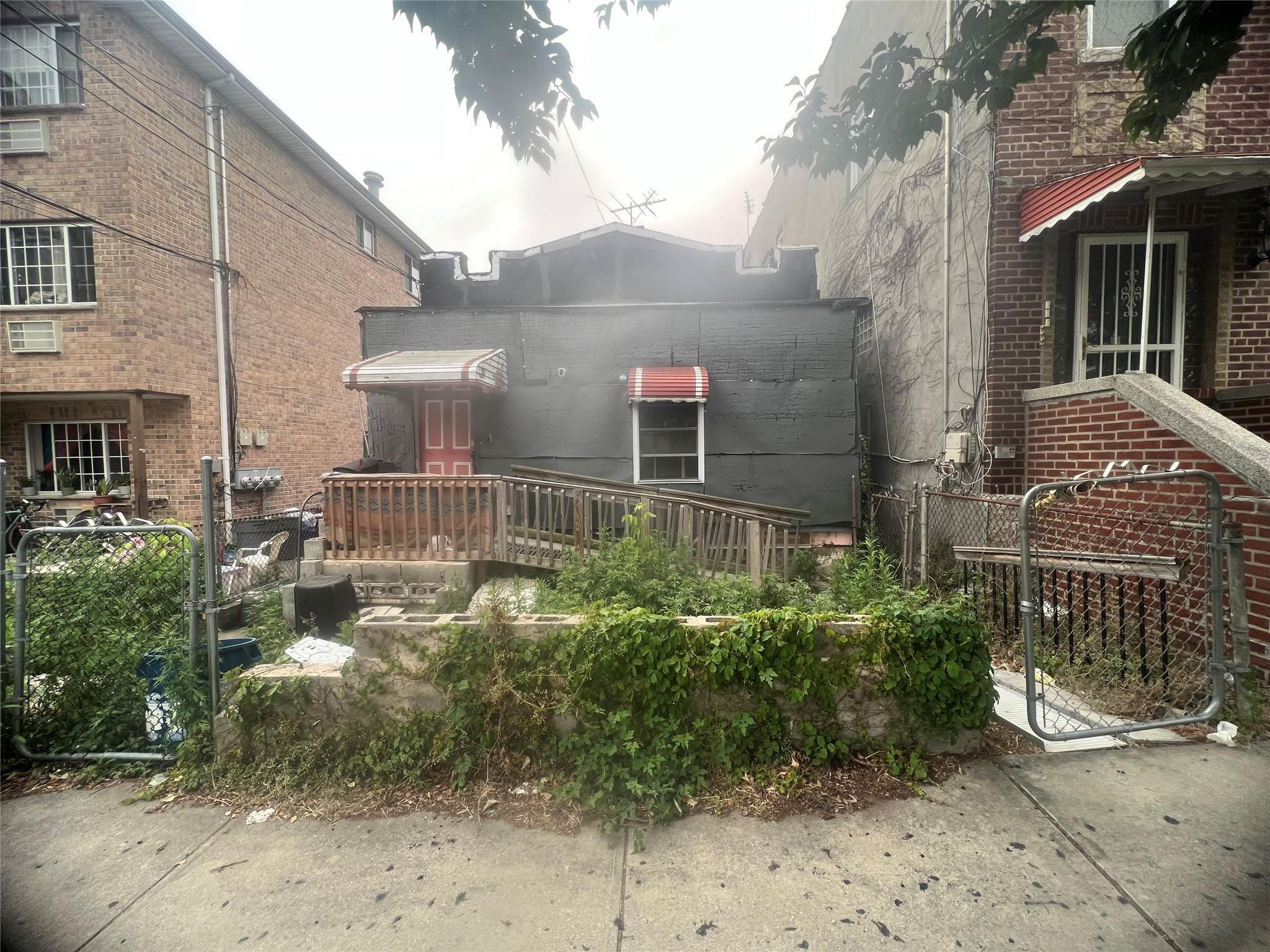 #1 photo, 940 E 212 Street, Bronx , NY 10469