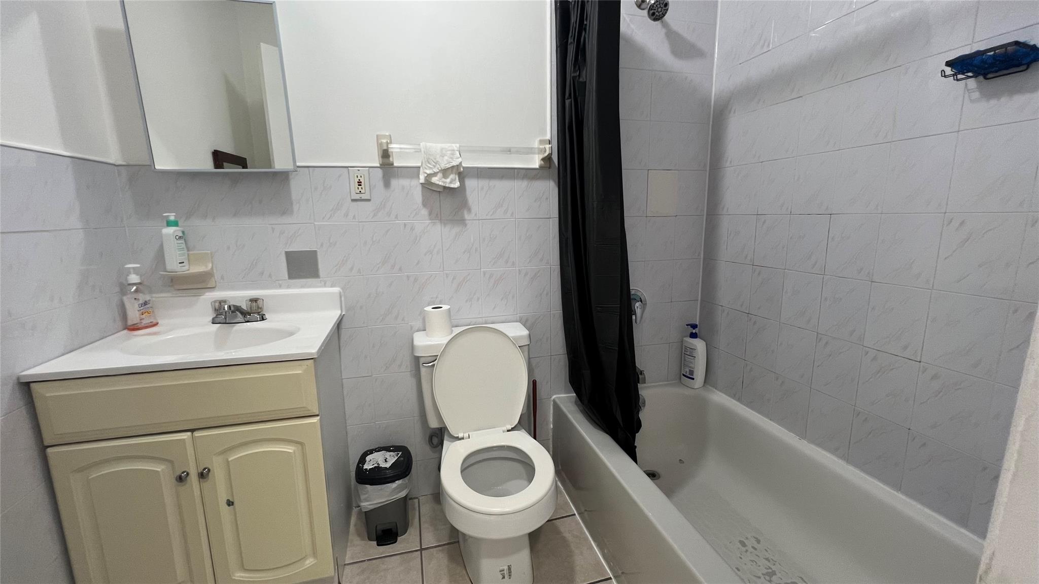 #14 photo, 70-17 45 Avenue, クイーンズ区 Woodside , NY 11377