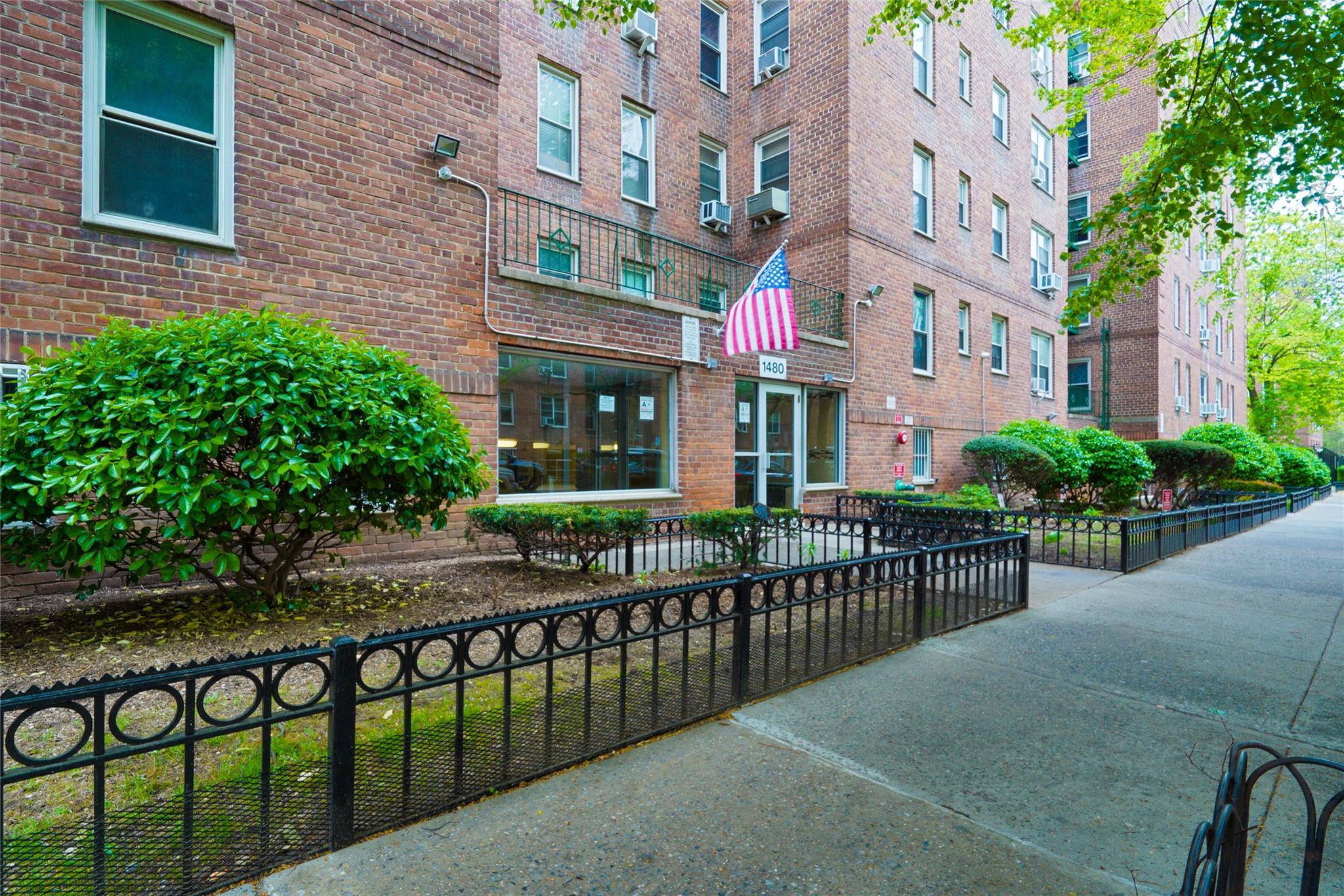 #1 photo, 1480 Thieriot Avenue, Bronx , NY 10460