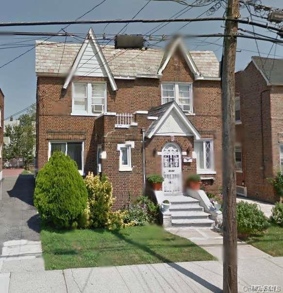 #1 photo, 94-31 239th Street, ناسو Floral Park , NY 11001