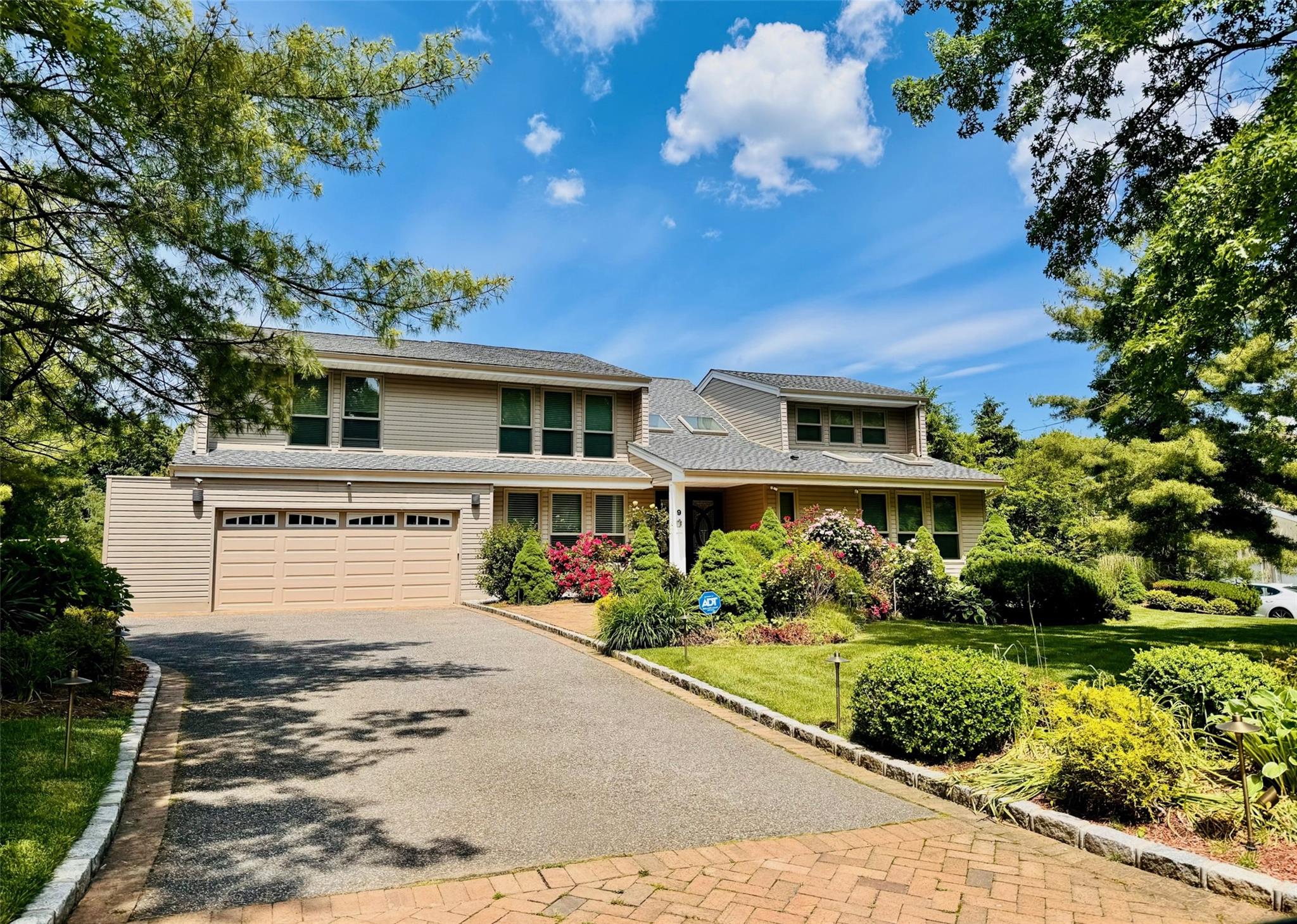 #1 photo, 9 Hill & Tree Court, Melville , NY 11747