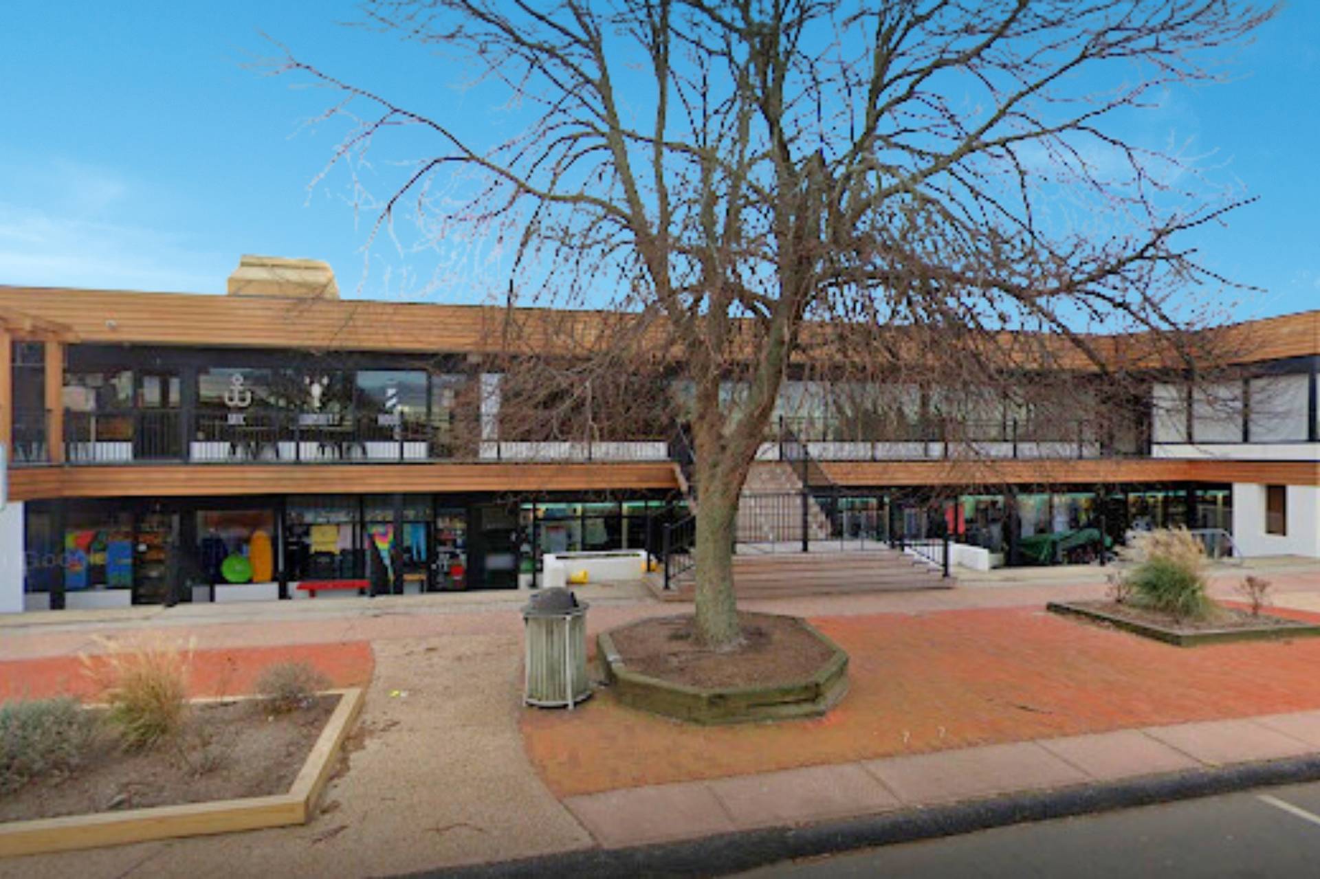 #3 photo, Montauk Plaza - 716 Montauk Hwy, サフォーク郡 Montauk , NY 11954