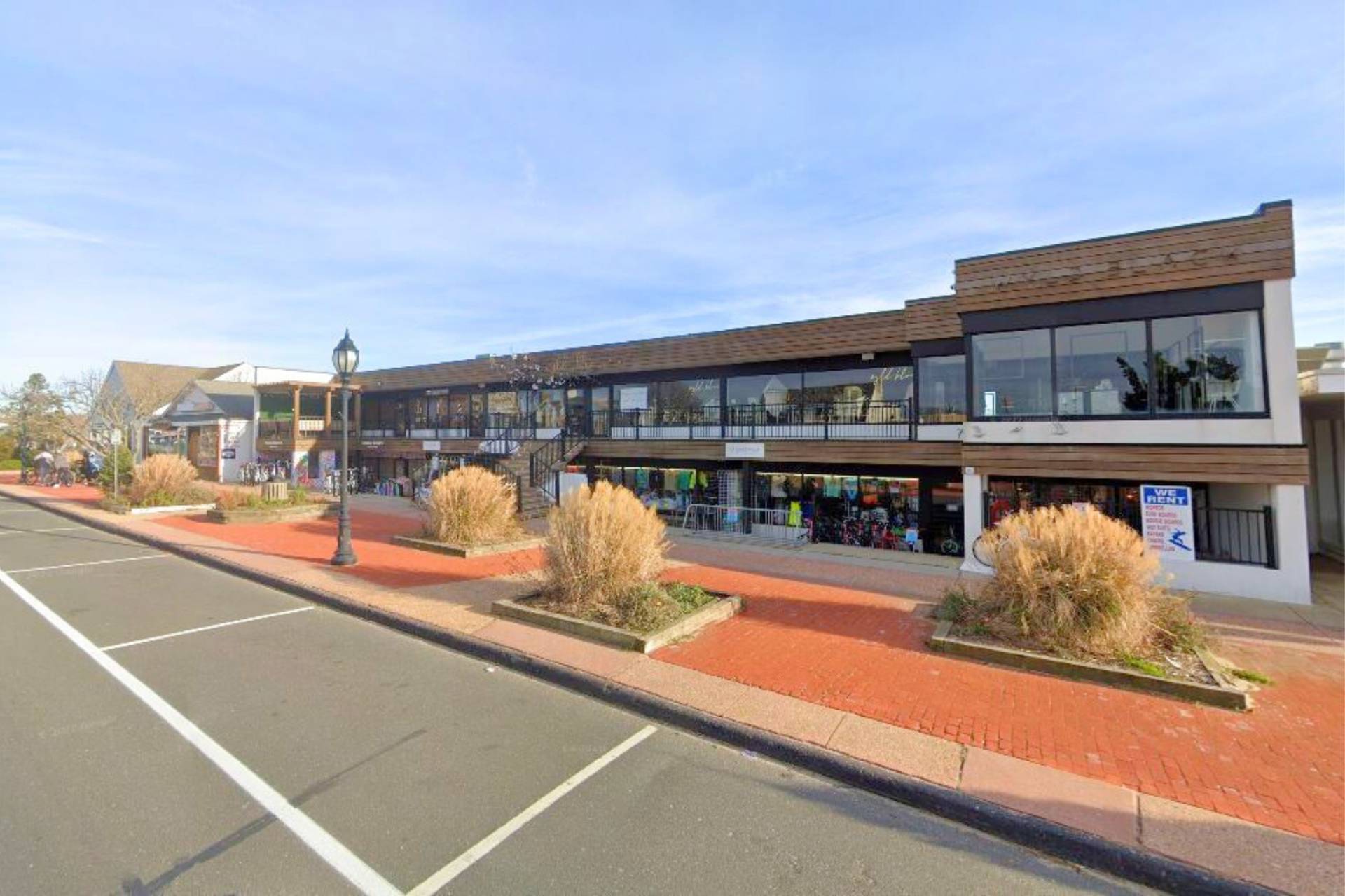 #4 photo, Montauk Plaza - 716 Montauk Hwy, サフォーク郡 Montauk , NY 11954