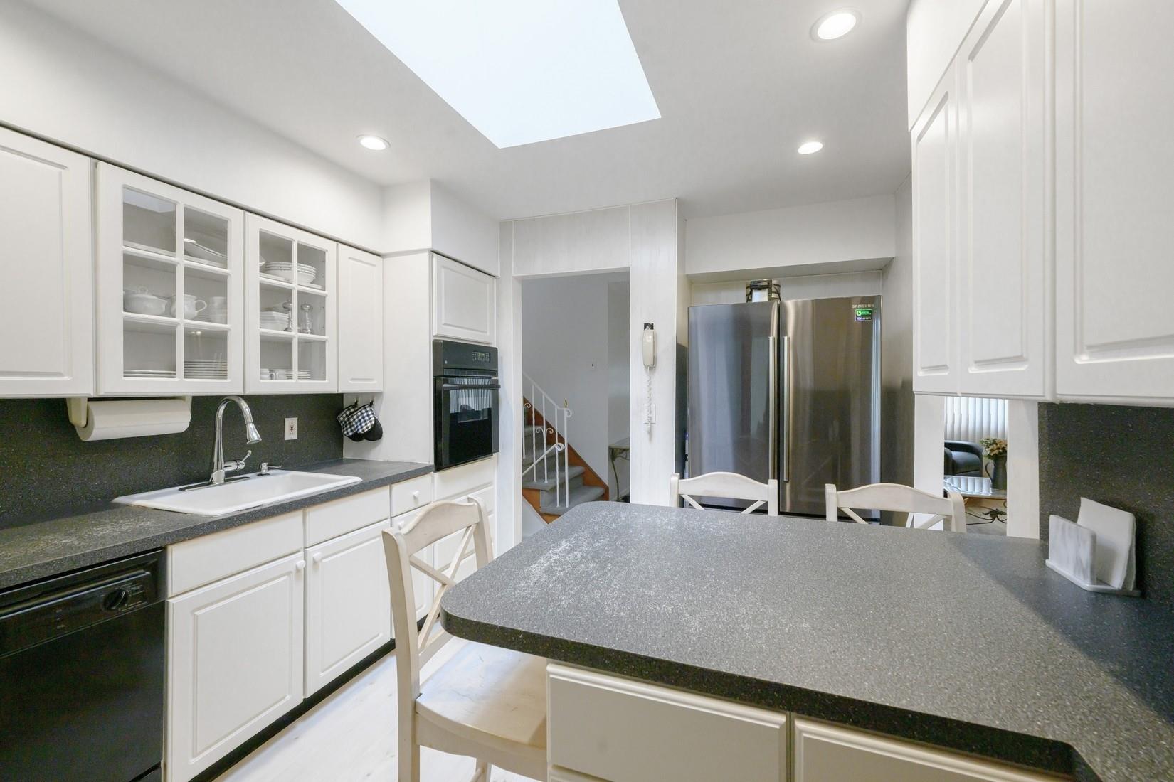 #10 photo, 372 Hamilton Place, West Islip , NY 11795