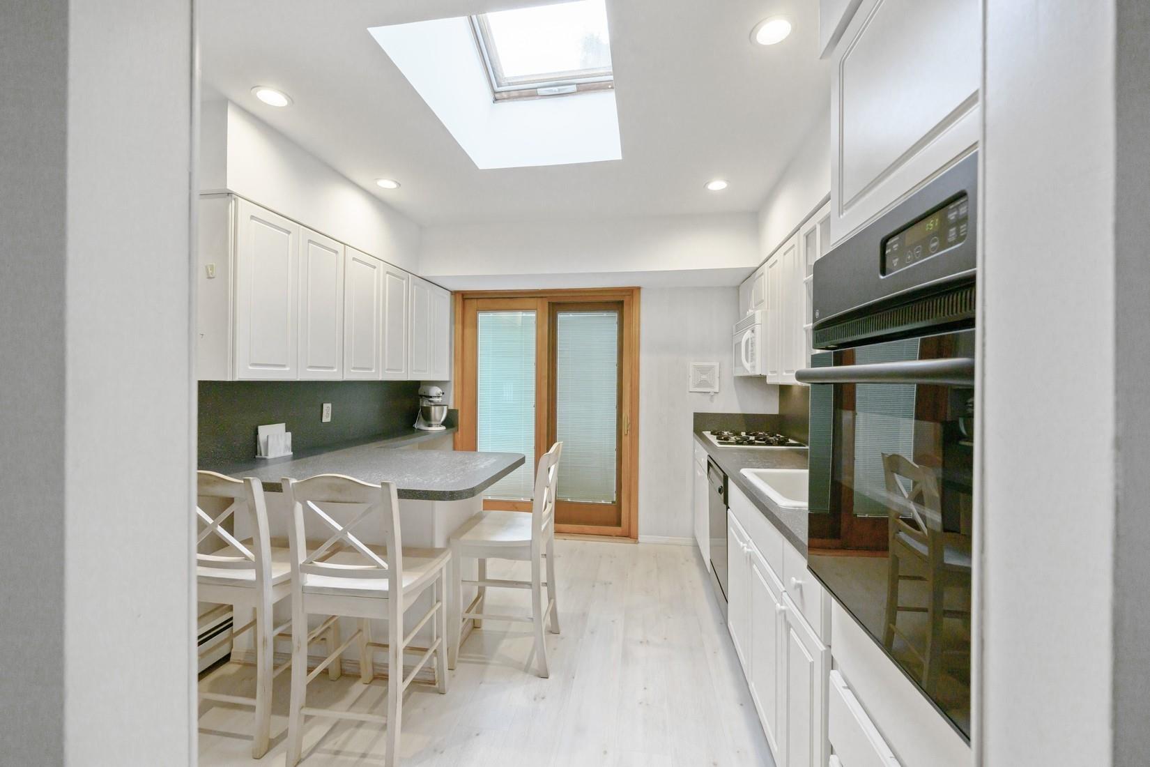 #12 photo, 372 Hamilton Place, West Islip , NY 11795