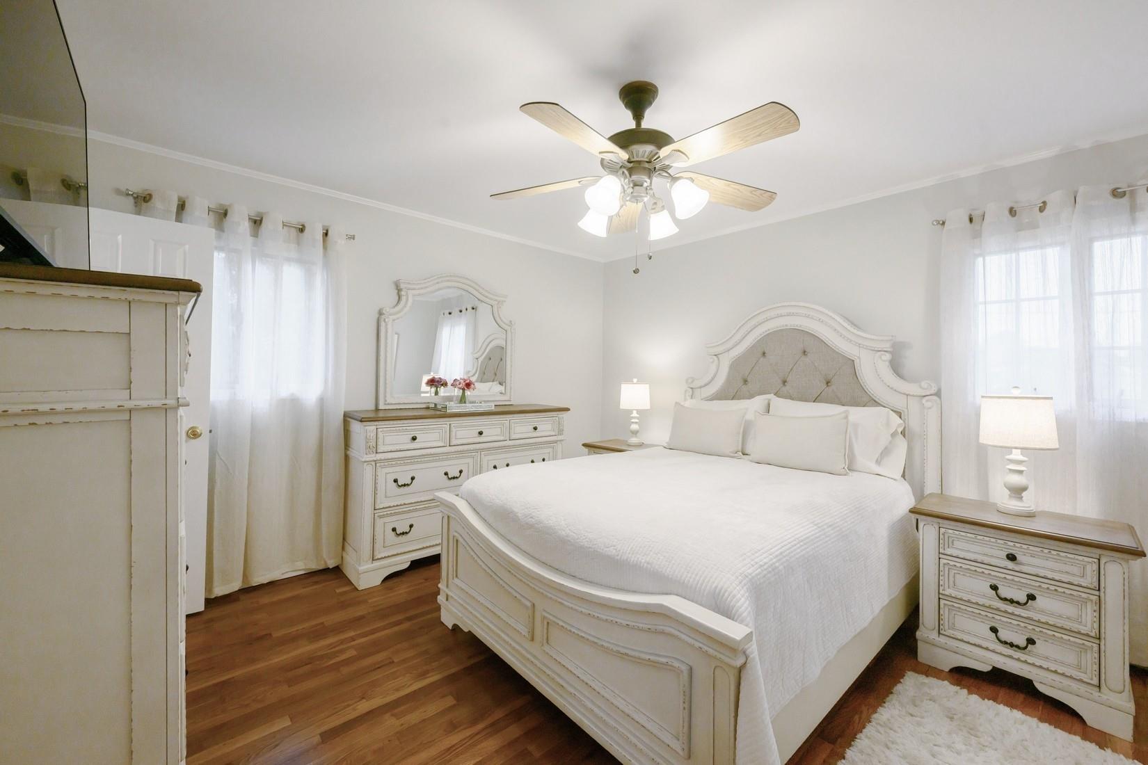 #13 photo, 372 Hamilton Place, West Islip , NY 11795