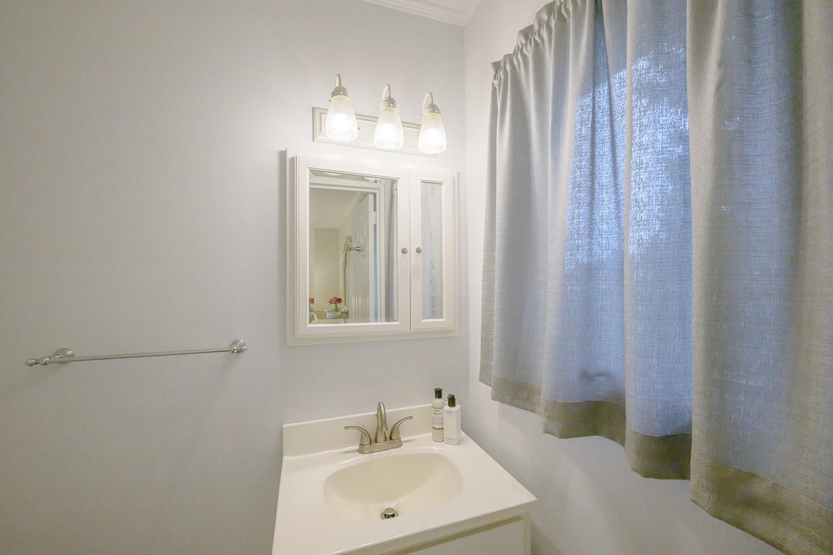 #15 photo, 372 Hamilton Place, West Islip , NY 11795