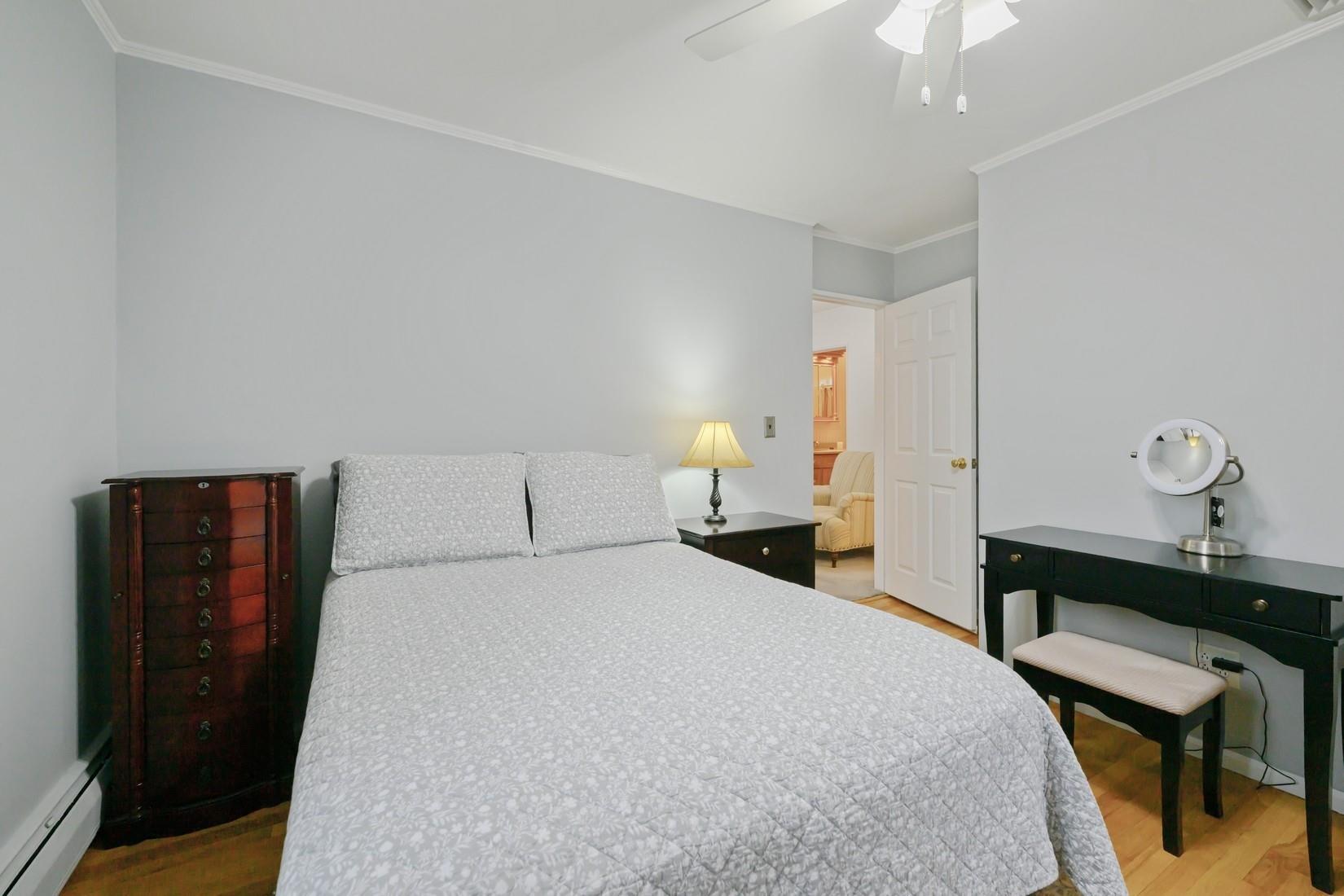 #20 photo, 372 Hamilton Place, West Islip , NY 11795