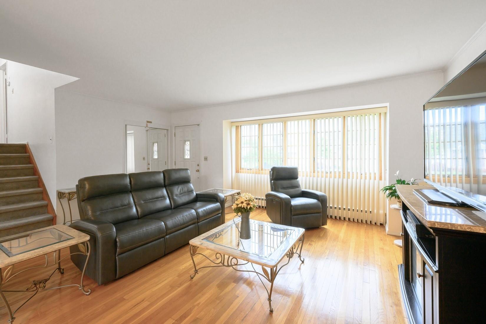 #6 photo, 372 Hamilton Place, West Islip , NY 11795