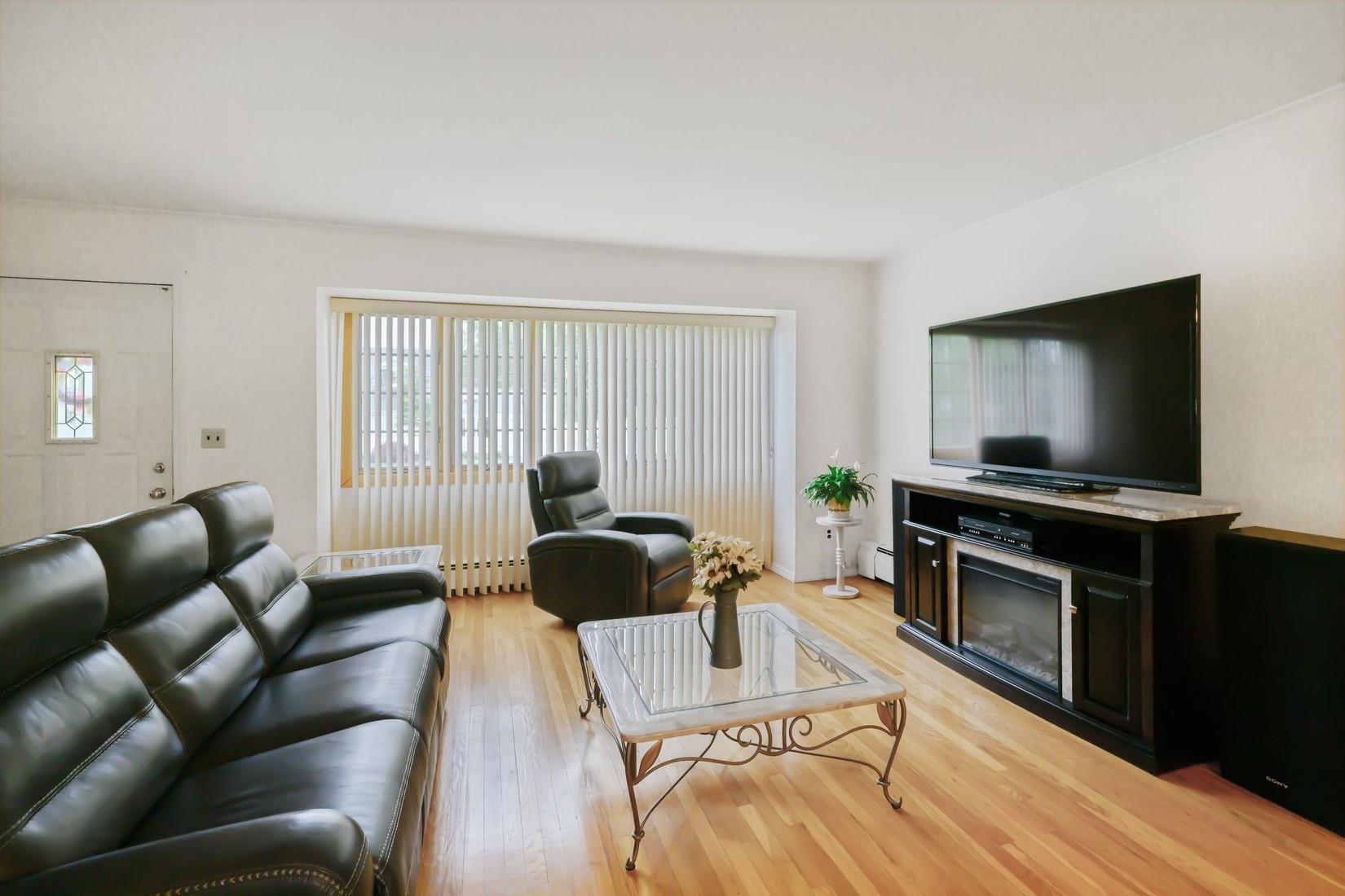 #9 photo, 372 Hamilton Place, West Islip , NY 11795