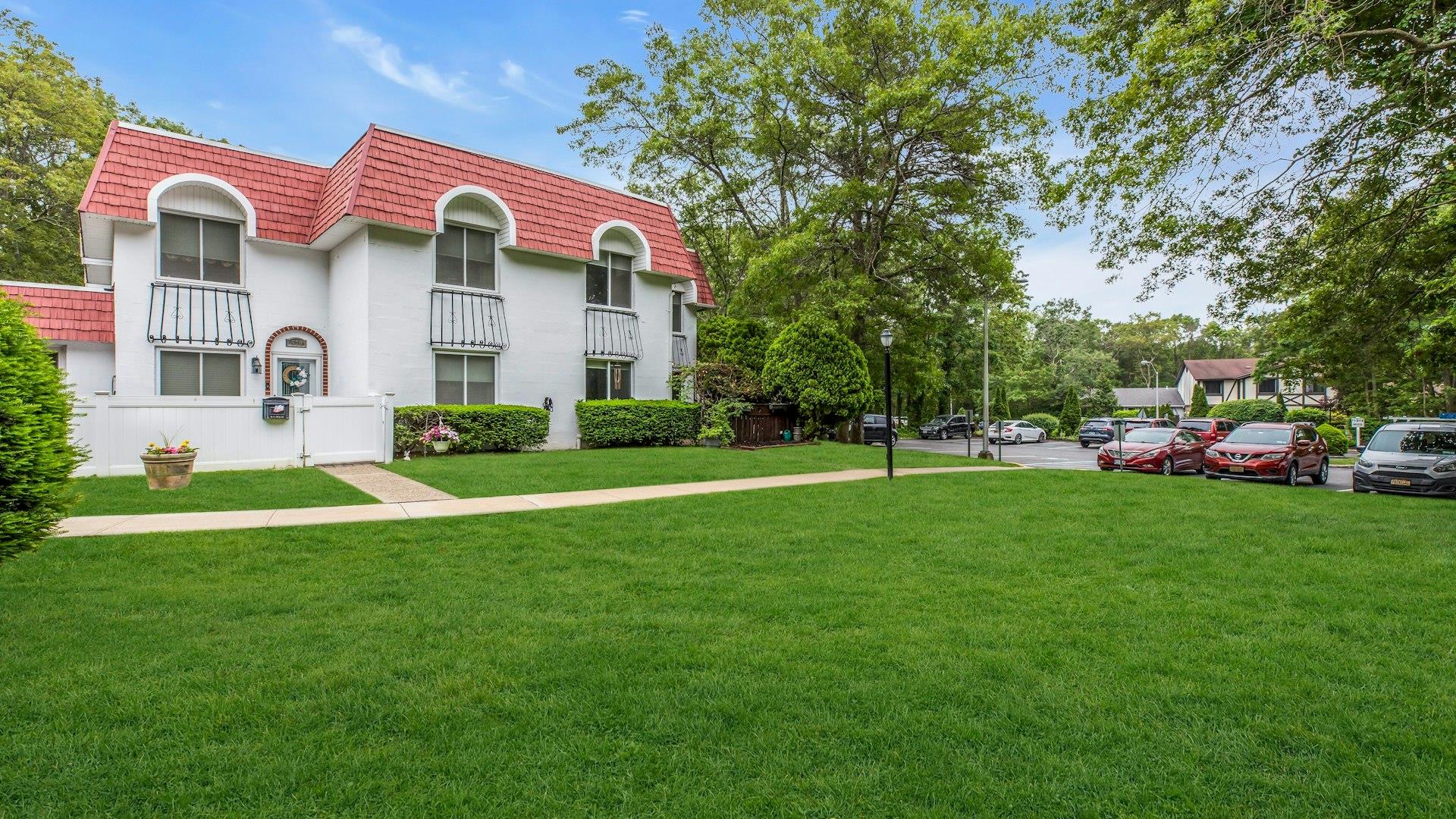 #1 photo, 568 Blue Ridge Drive, 東長島 Medford , NY 11763