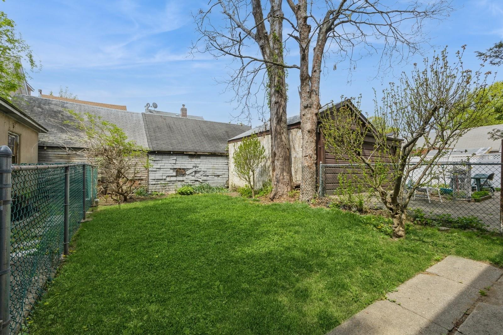 #19 photo, 84-52 123 Street, Kew Gardens , NY 11415