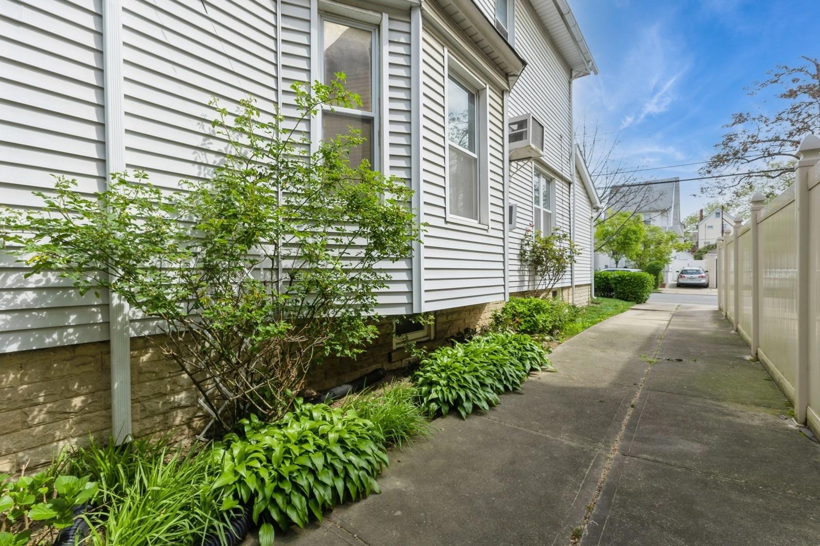 #20 photo, 84-52 123 Street, Kew Gardens , NY 11415