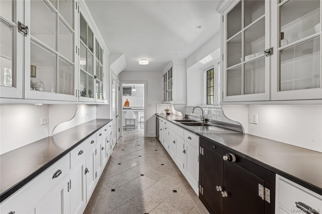 #11 photo, 3 Loden Lane, Purchase , NY 10577