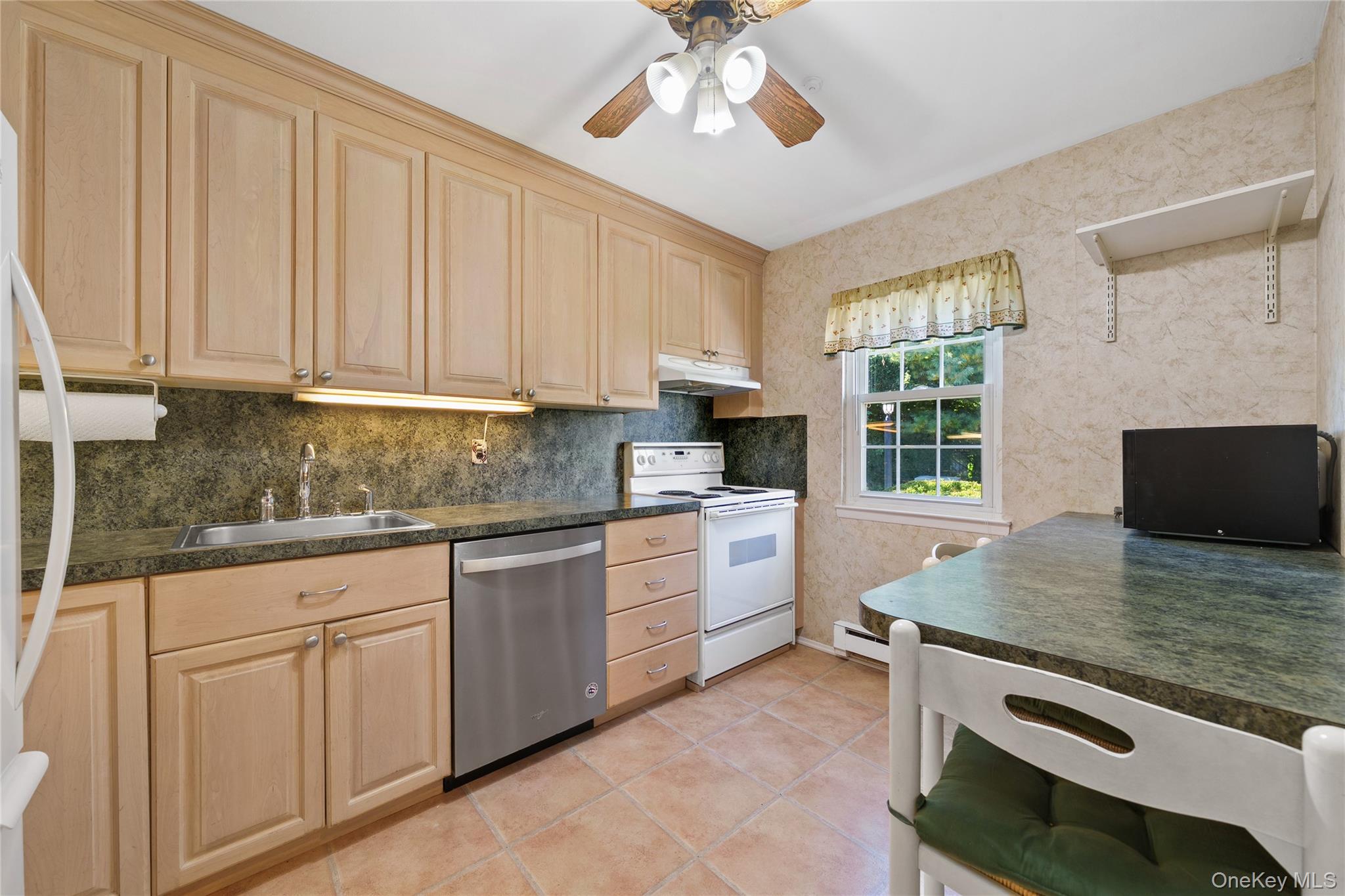 #15 photo, 75 Harbor, Amityville , NY 11701