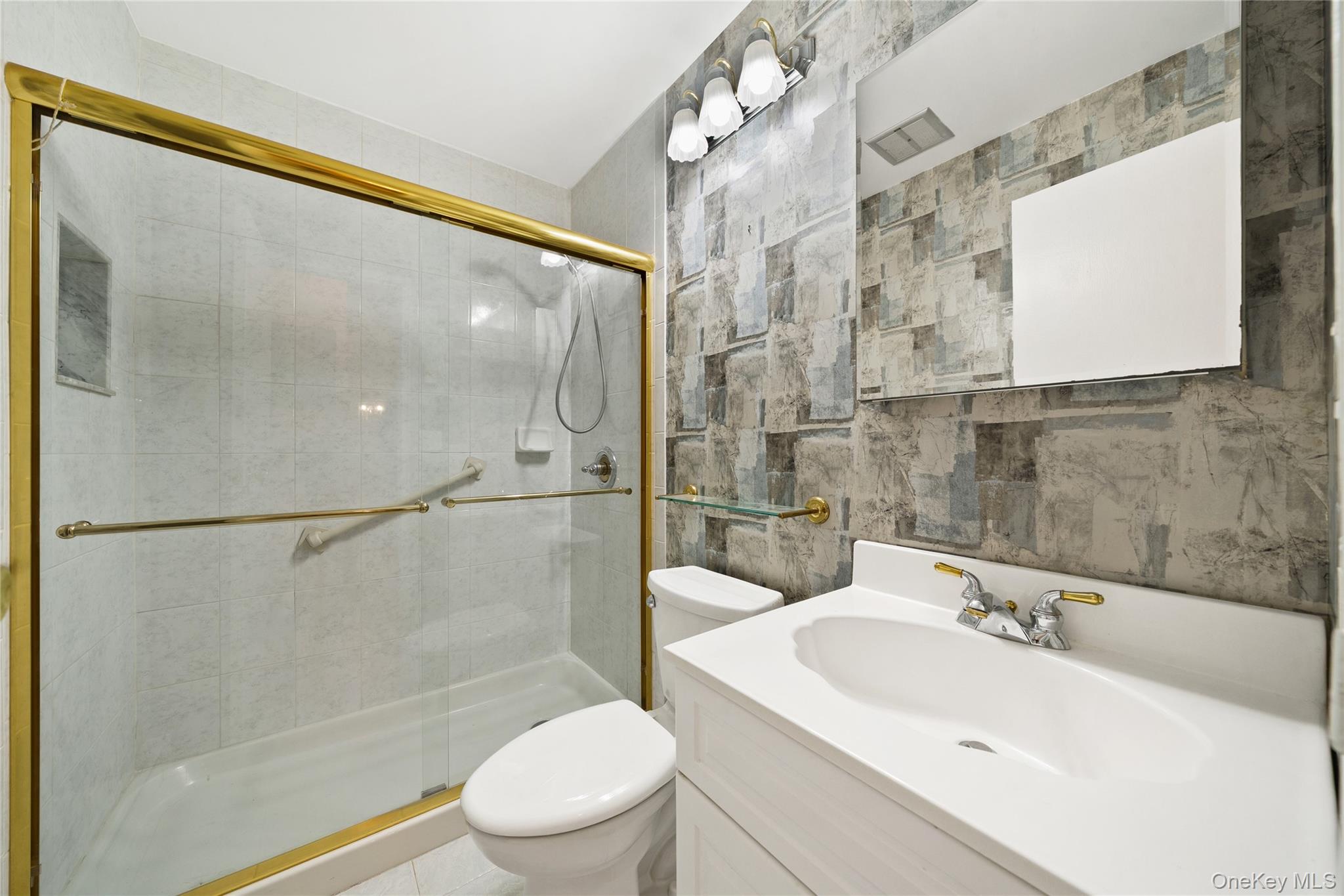 #8 photo, 75 Harbor, Amityville , NY 11701