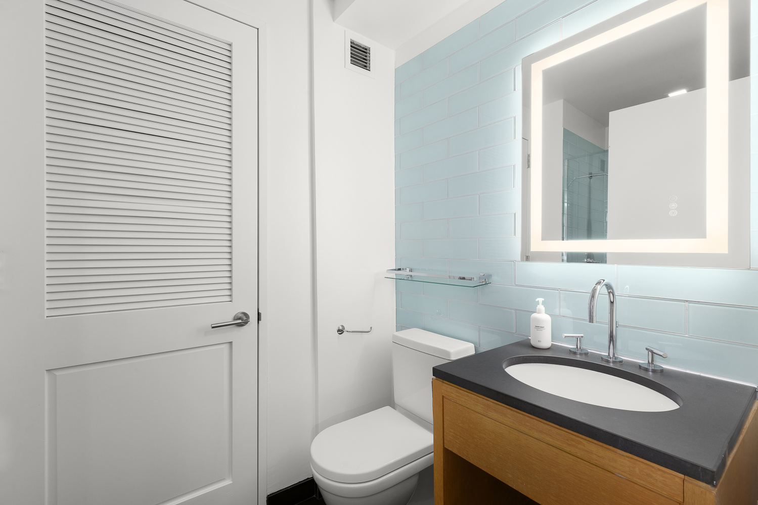 #8 photo, 310 W 52ND Street, マンハッタン Hells Kitchen , NY 10019