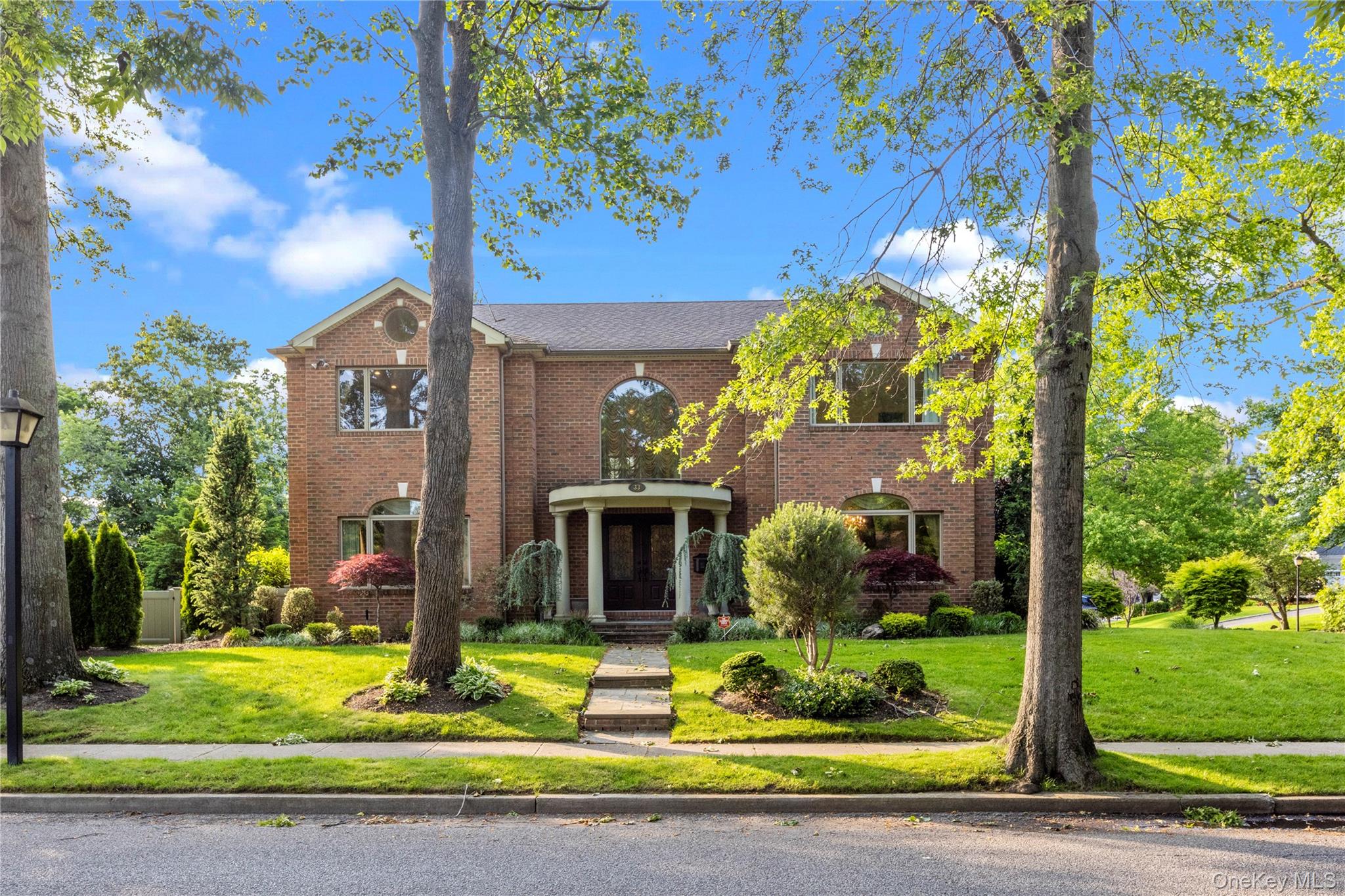 #1 photo, 33 Snapdragon Lane, Roslyn Heights , NY 11577