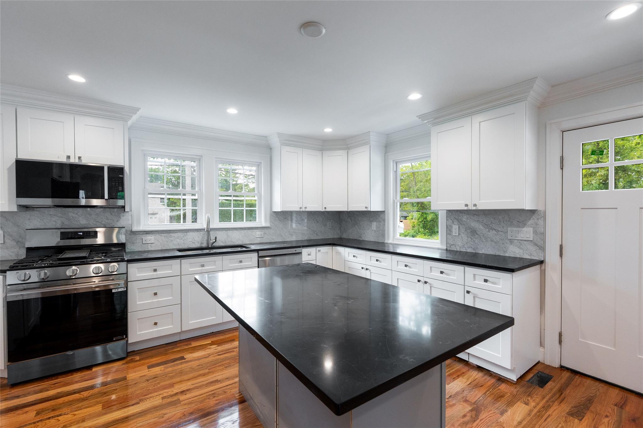 #11 photo, 381 Wading River Road, 东长岛 Manorville , NY 11949