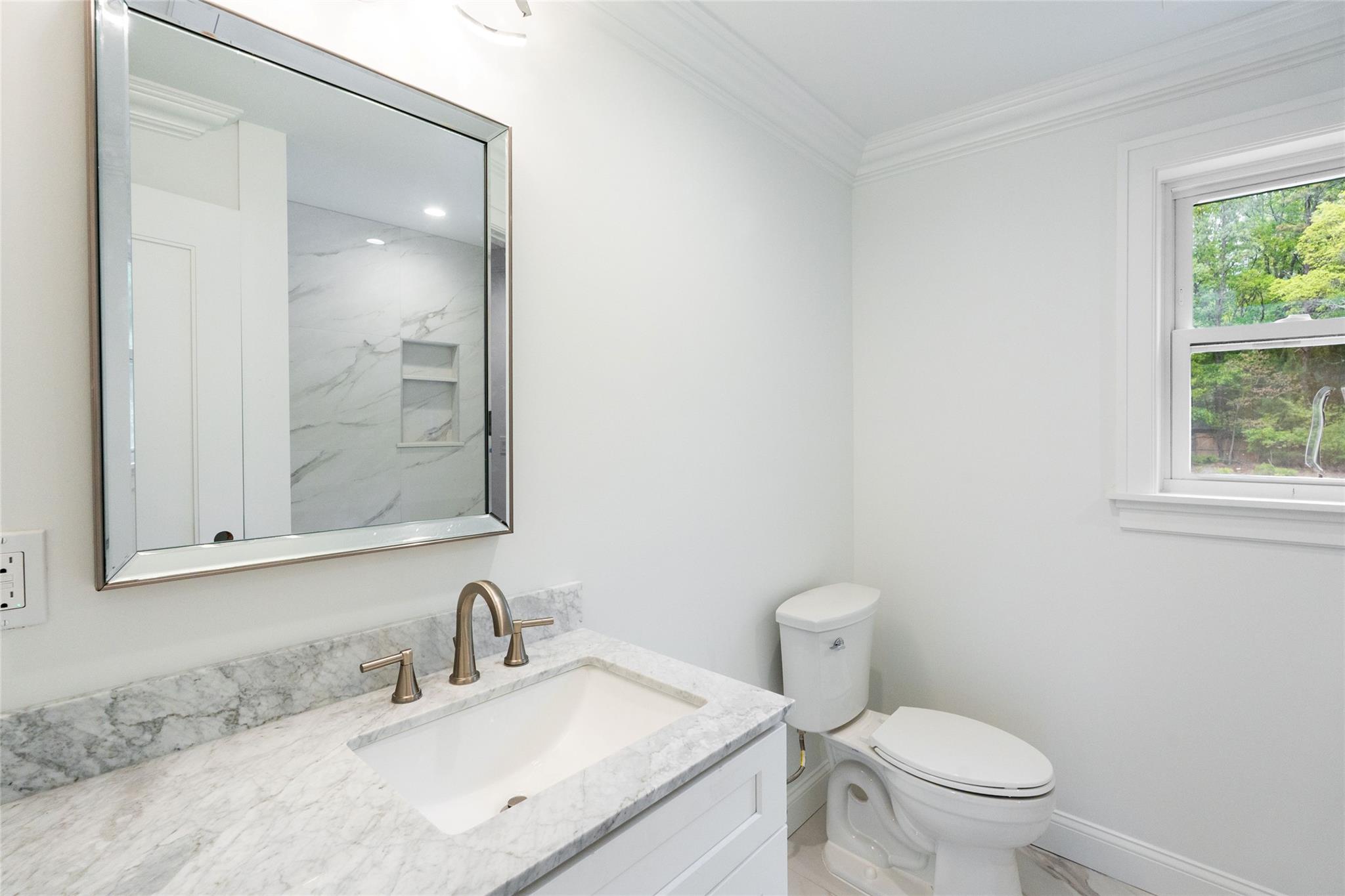 #12 photo, 381 Wading River Road, 东长岛 Manorville , NY 11949