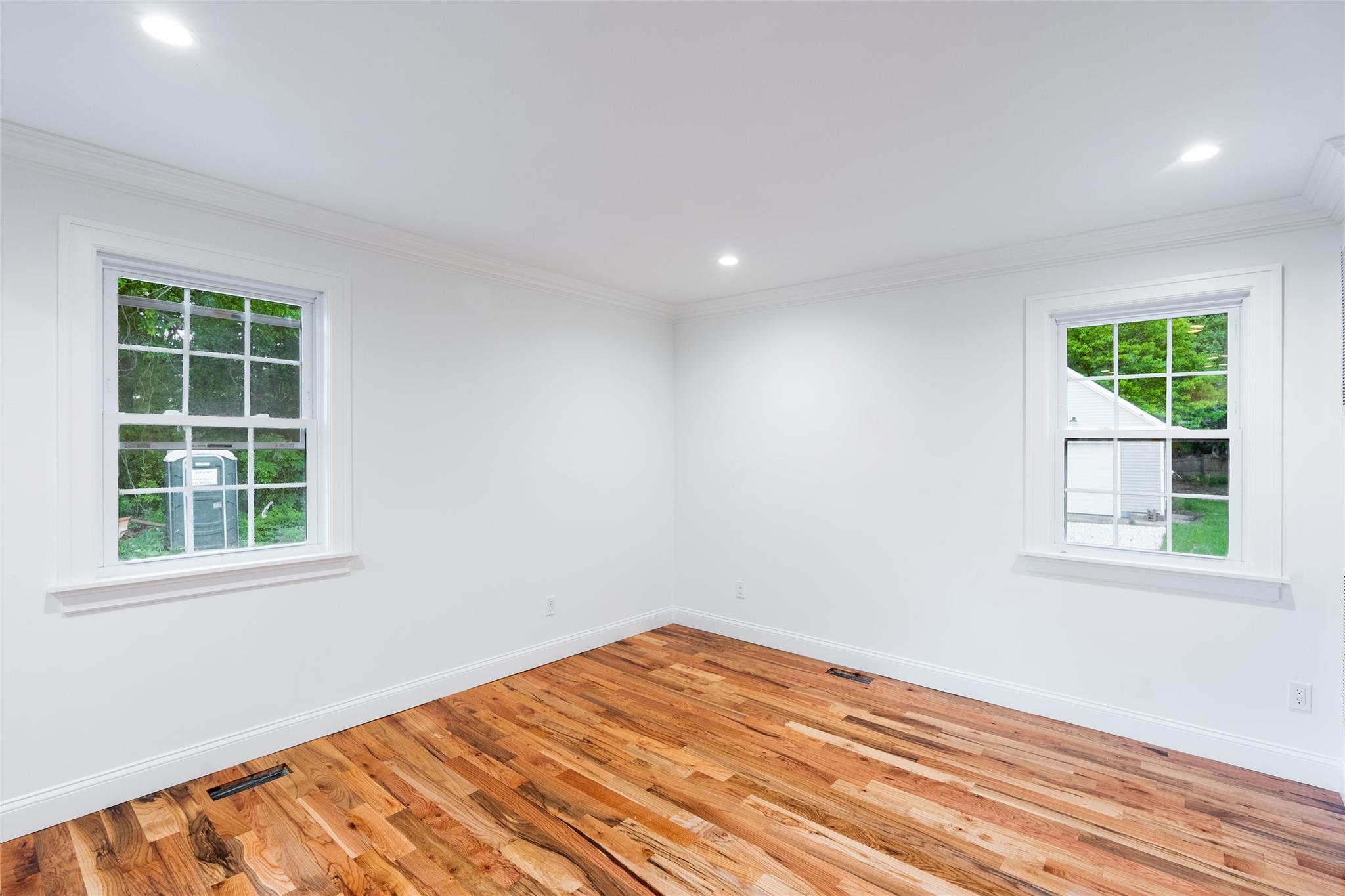 #13 photo, 381 Wading River Road, 东长岛 Manorville , NY 11949