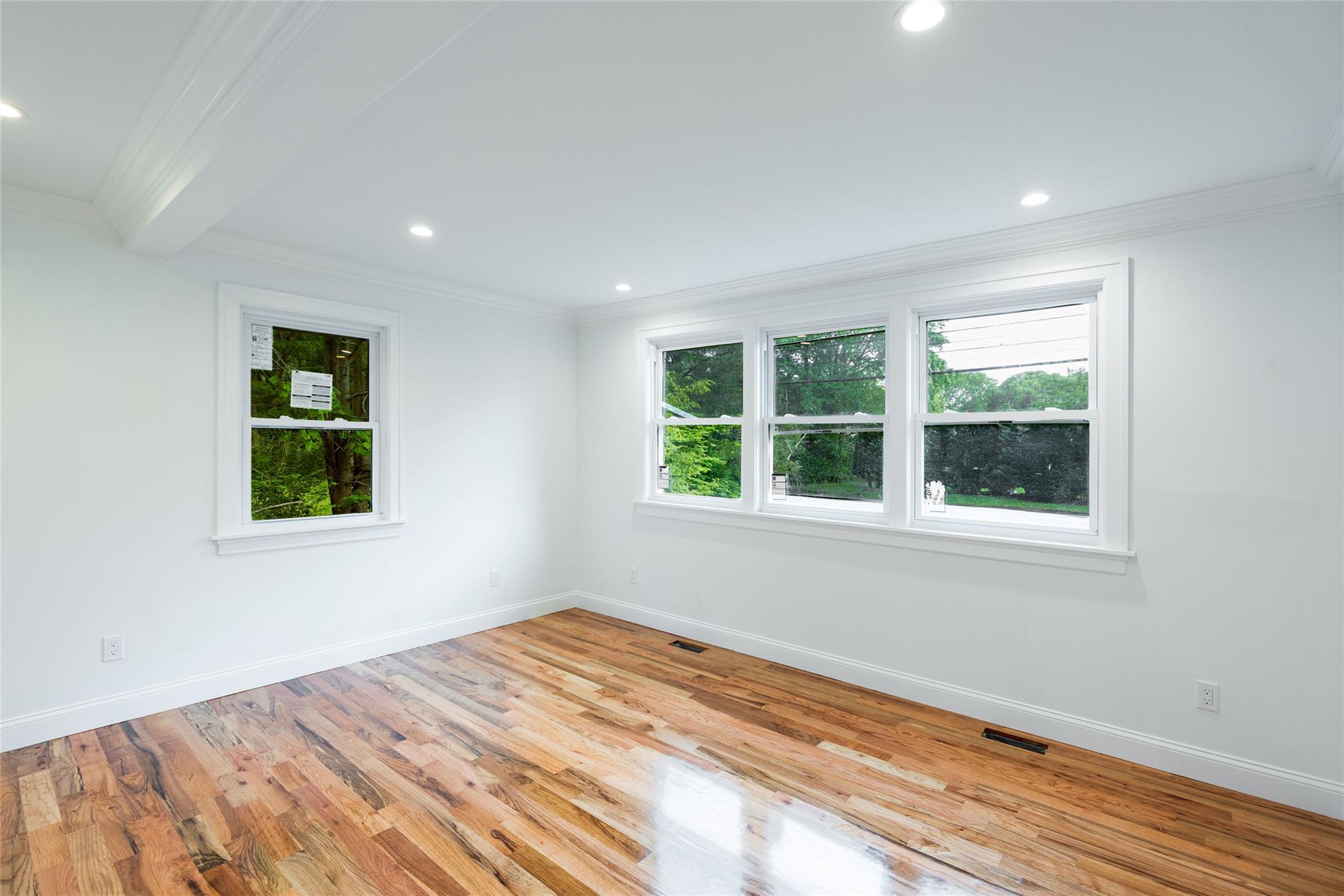 #4 photo, 381 Wading River Road, 东长岛 Manorville , NY 11949