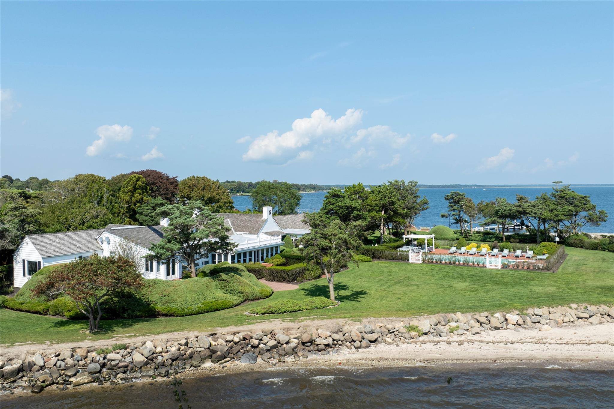 #2 photo, 16 Point Road, サフォーク郡 Bellport Village , NY 11713