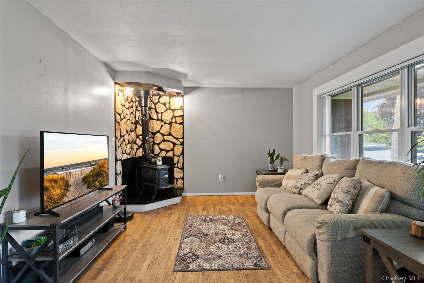 #4 photo, 12 Debragga Avenue, サフォーク郡 East Moriches , NY 11940