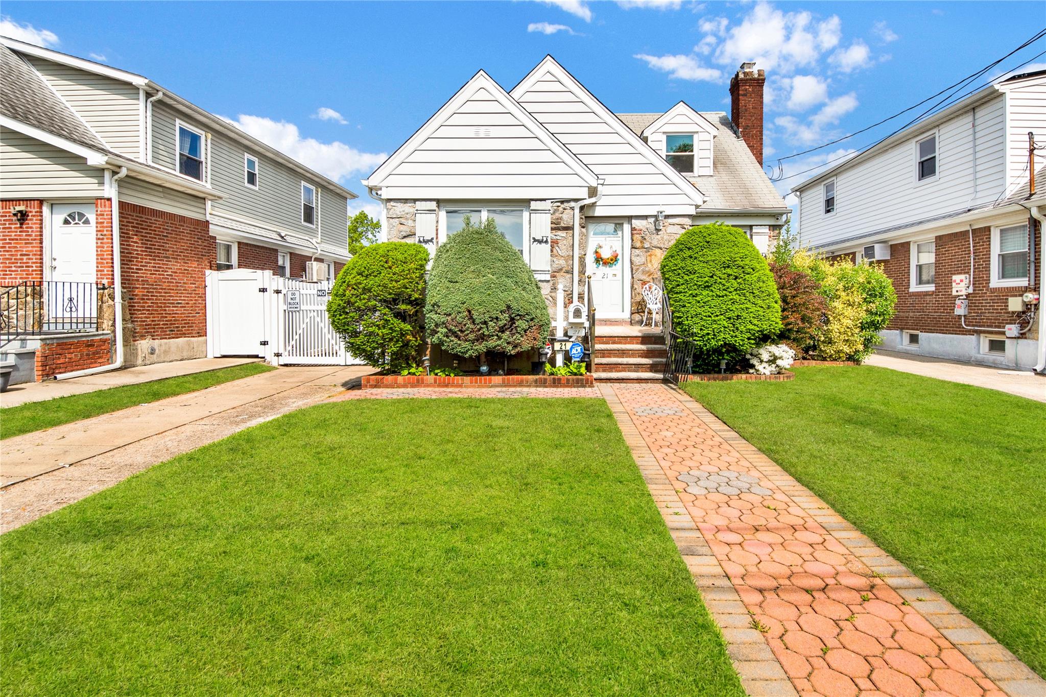 #1 photo, 21 Irving Street, ناسو Valley Stream , NY 11580