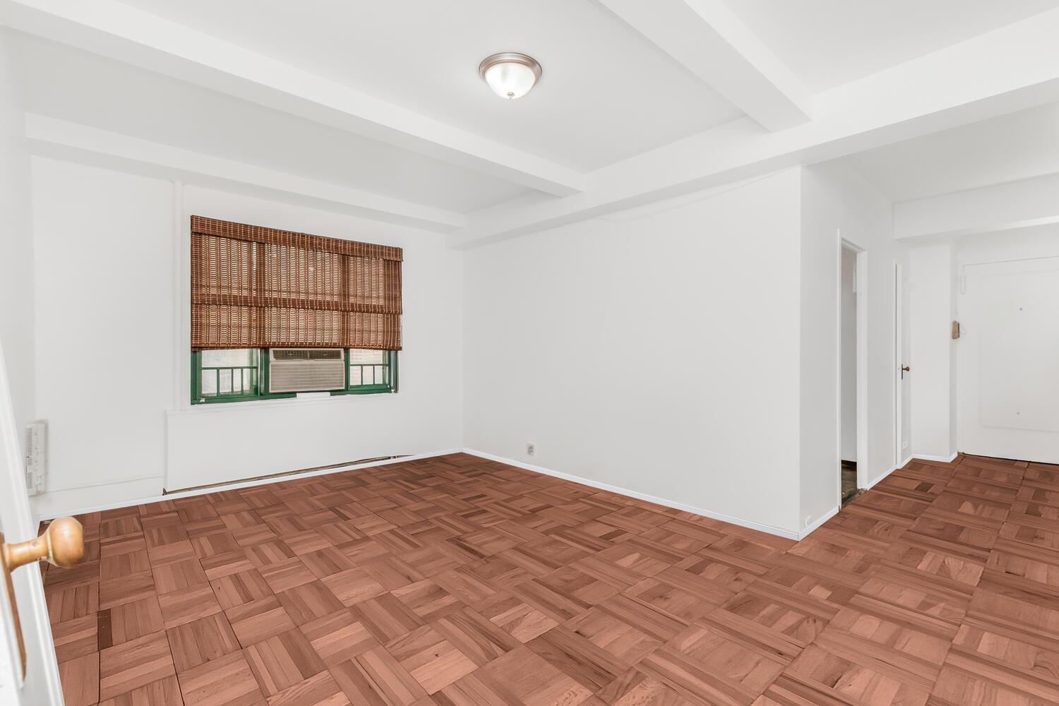 #1 photo, 1940 E Tremont Avenue, Bronx , NY 10462