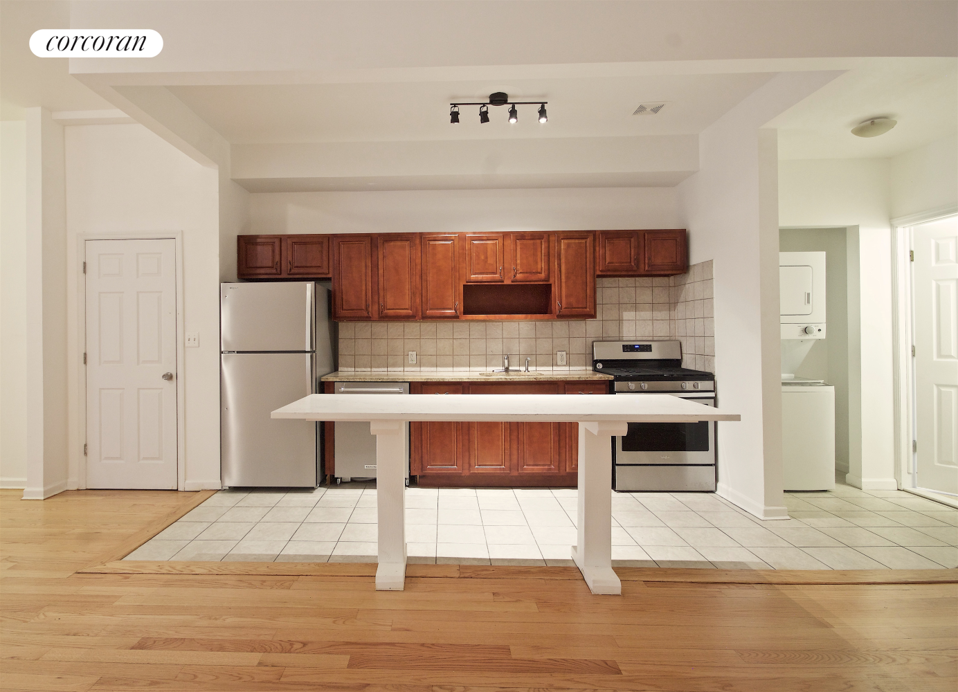 #2 photo, 784 HALSEY Street, ブルックリン区 Stuyvesant Heights , NY 11233