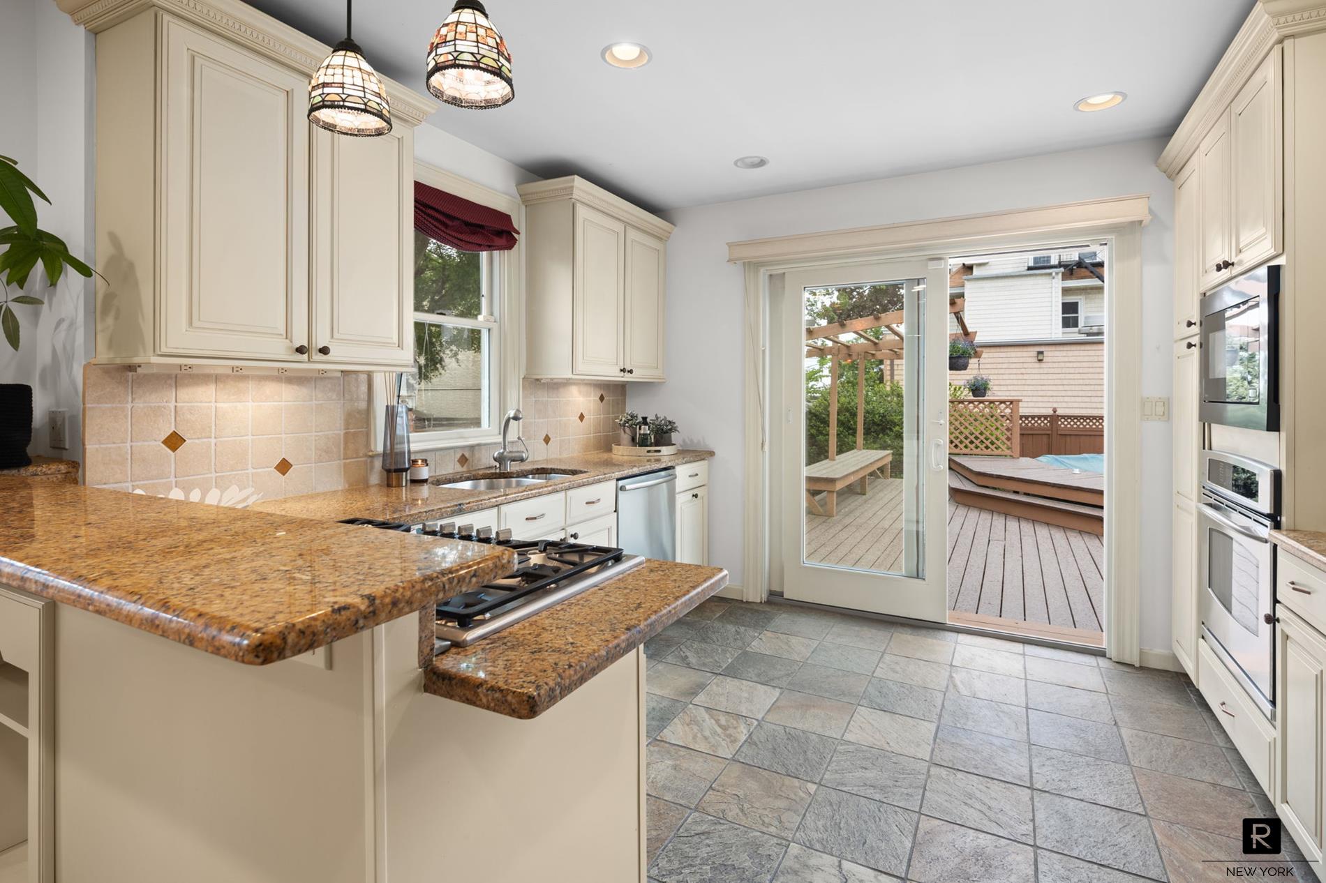 #12 photo, 551 Minnieford Avenue, ブロンクス区 City Island , NY 10464