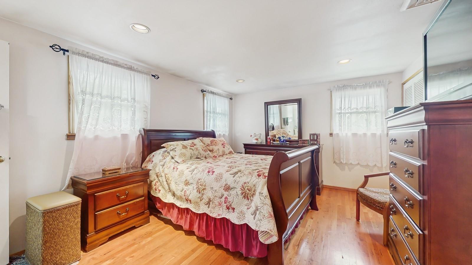 #16 photo, 64 Shady Lane, Huntington , NY 11743