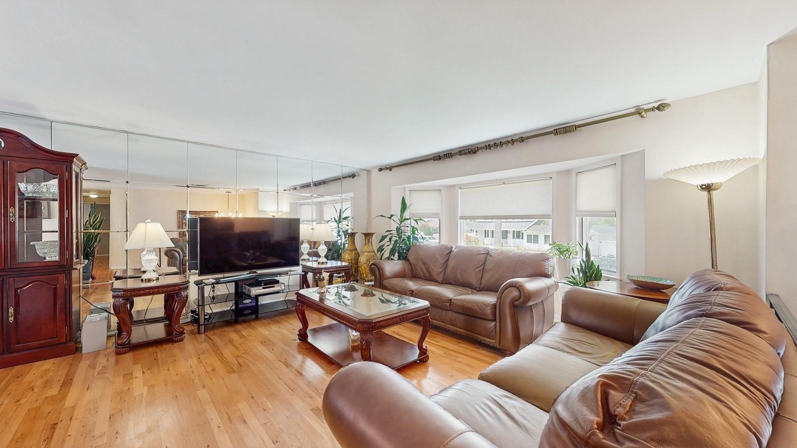 #7 photo, 64 Shady Lane, Huntington , NY 11743