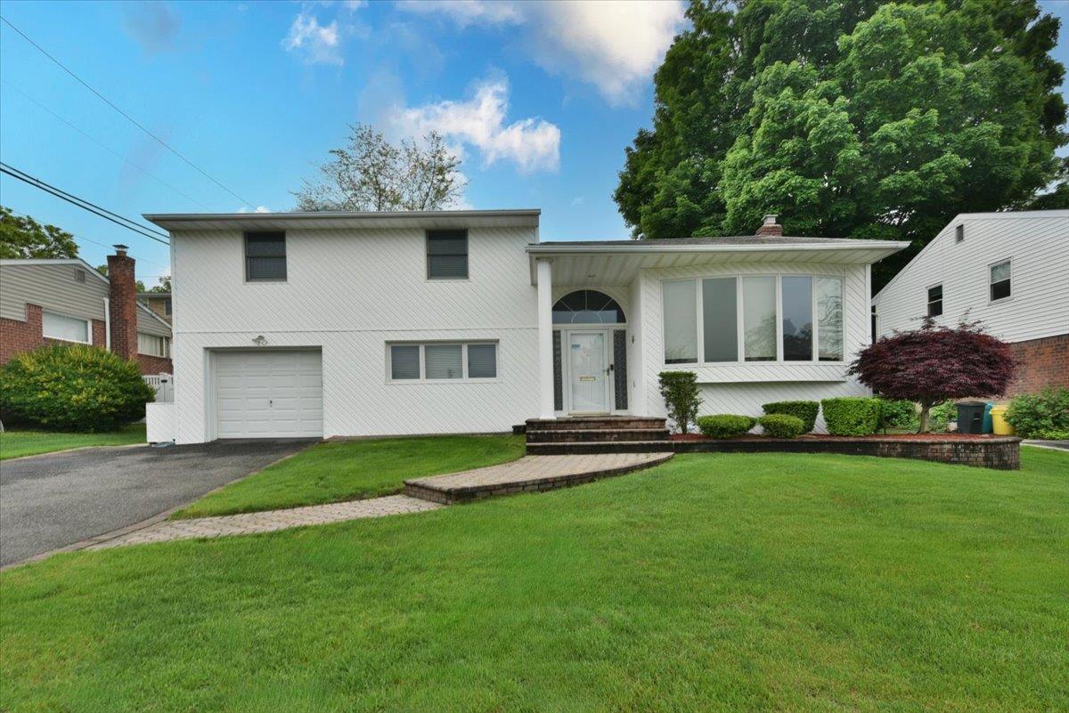 #1 photo, 10 Linda Lane, Plainview , NY 11803