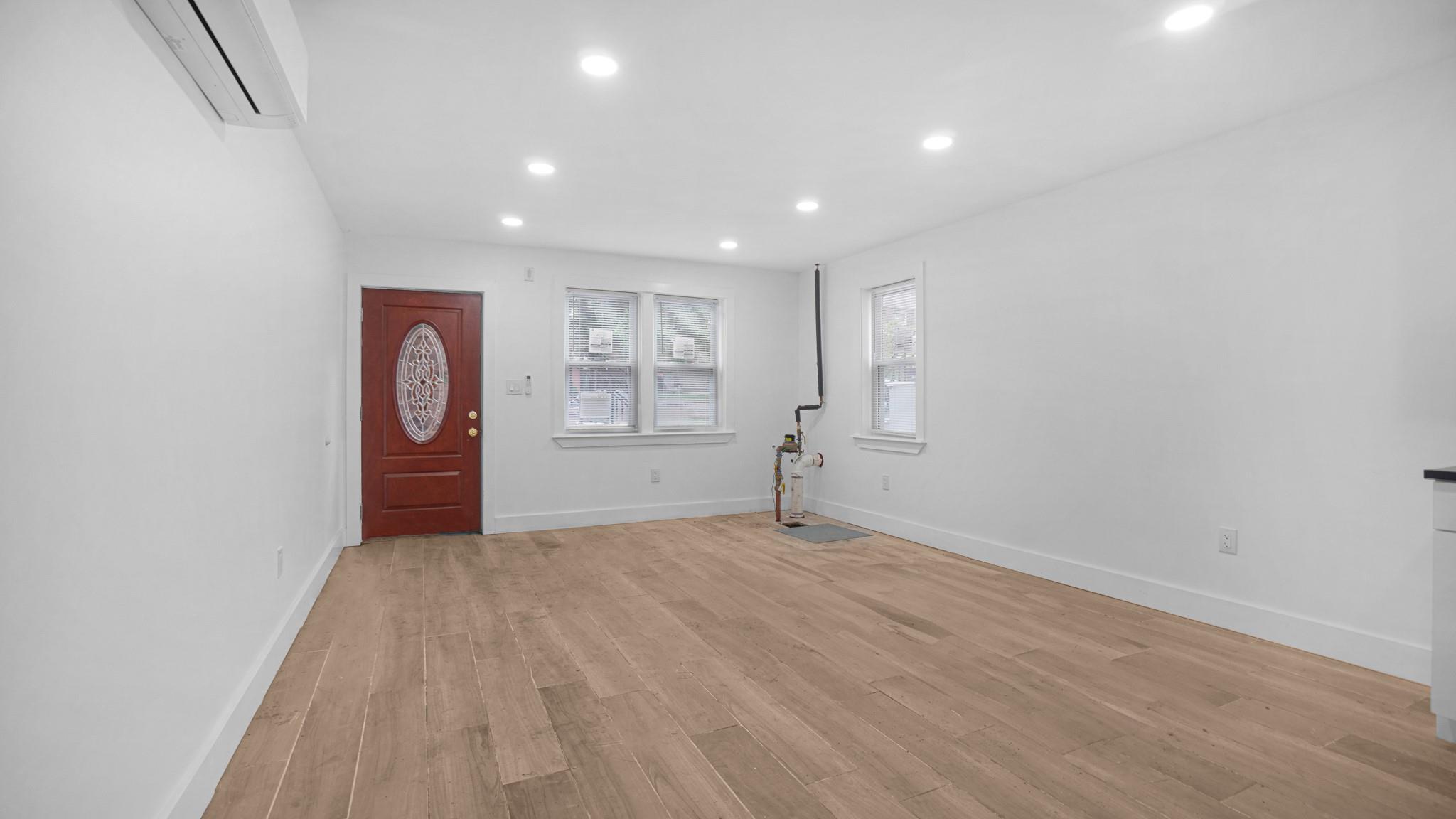 #8 photo, 3968 Duryea Ave, ブロンクス区 Bronx , NY 10466