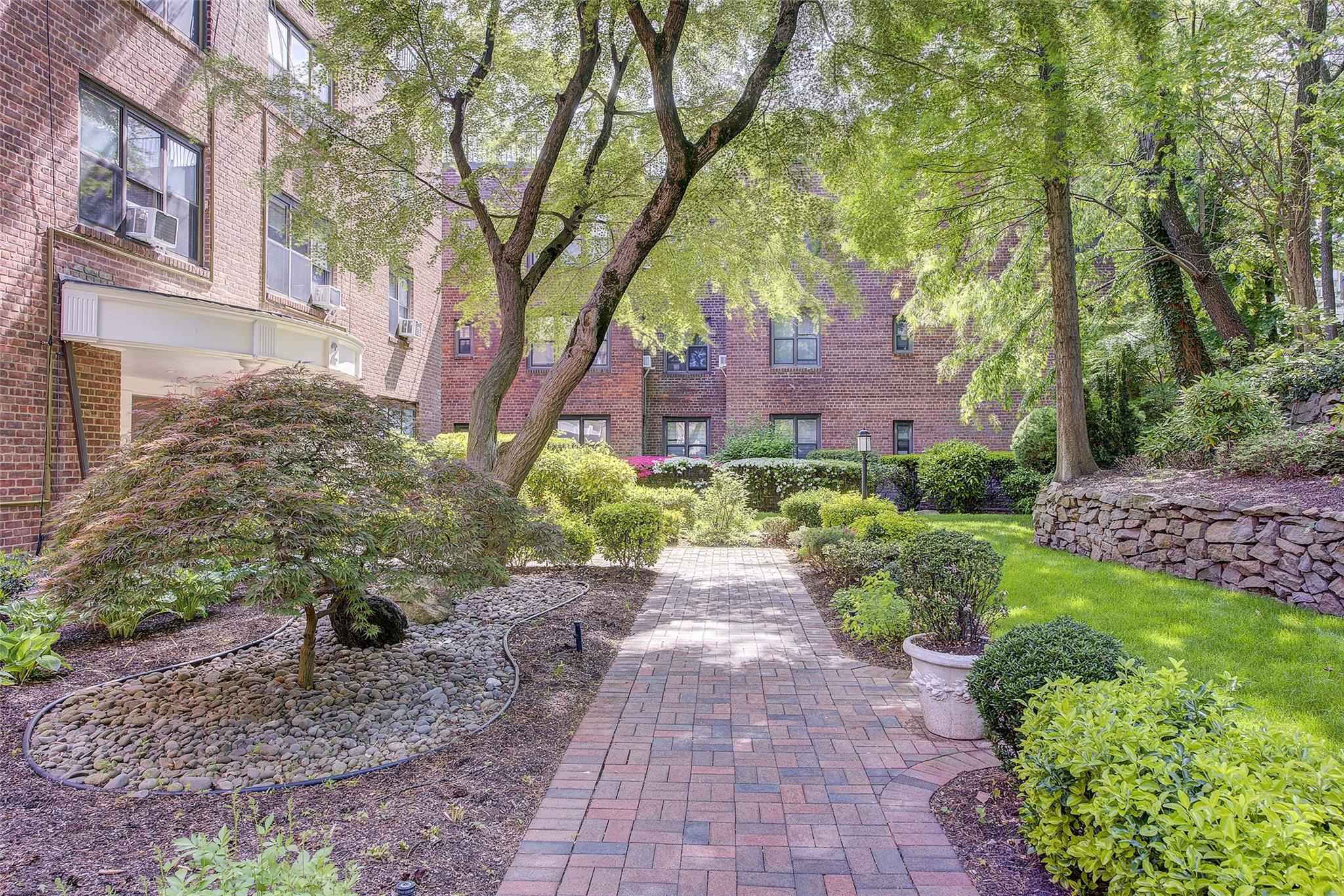 #1 photo, 2 Town House Place, Great Neck , NY 11021