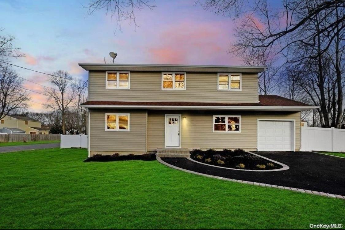 #1 photo, 73 Oneida Avenue, سوفولك South Setauket , NY 11720